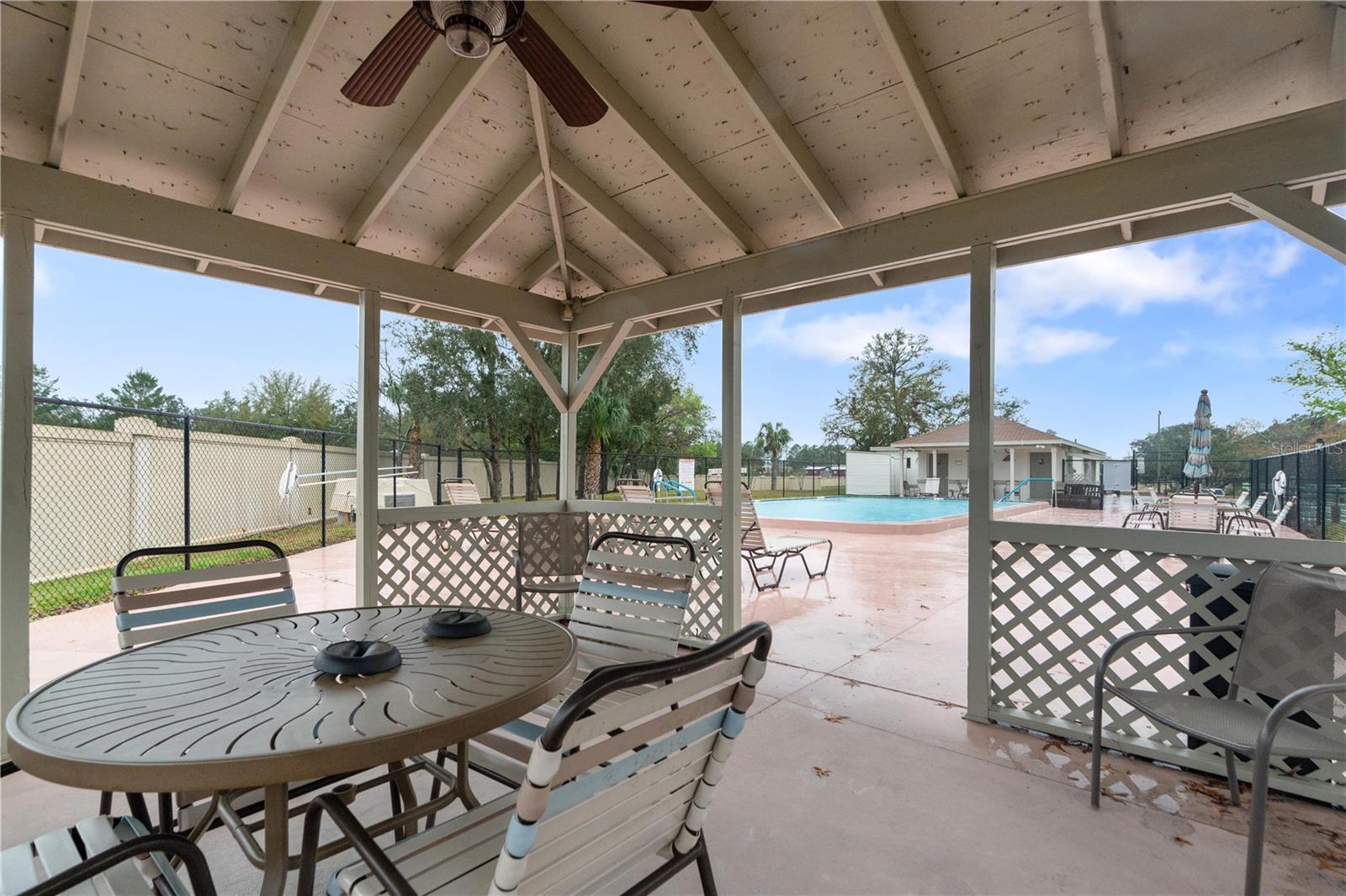 Listing photo id 31 for 11725 Spring Tree Lane