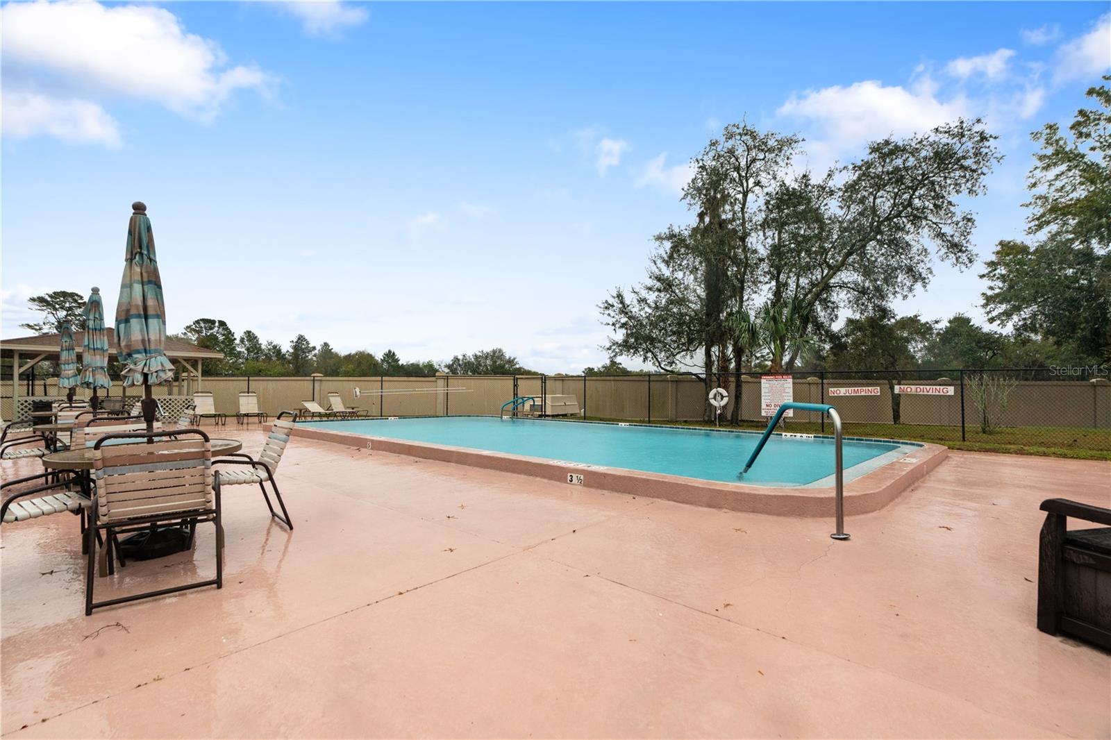 Listing photo id 32 for 11725 Spring Tree Lane