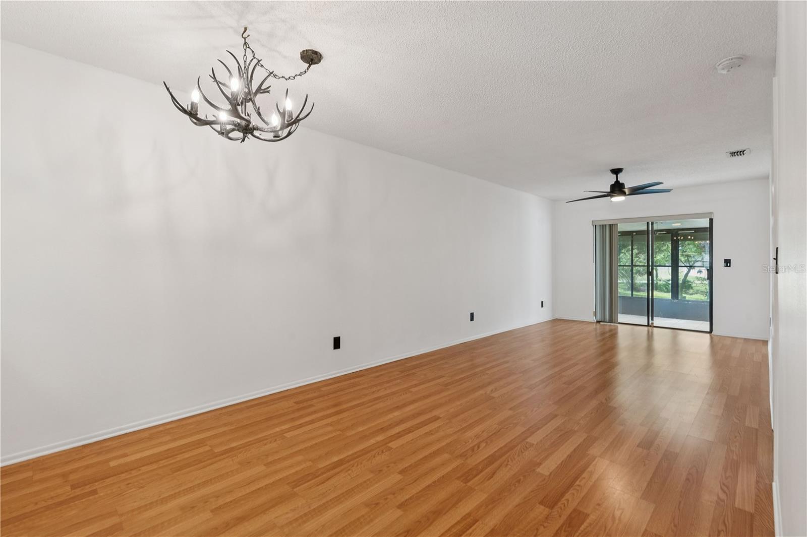 Listing photo id 2 for 11725 Spring Tree Lane