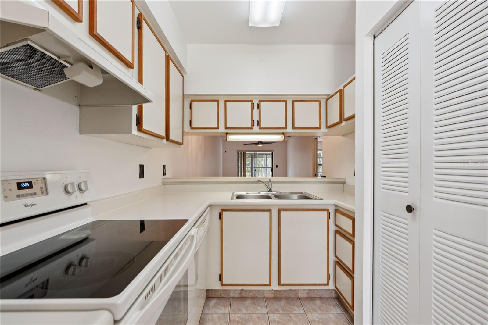 Listing photo id 5 for 11725 Spring Tree Lane