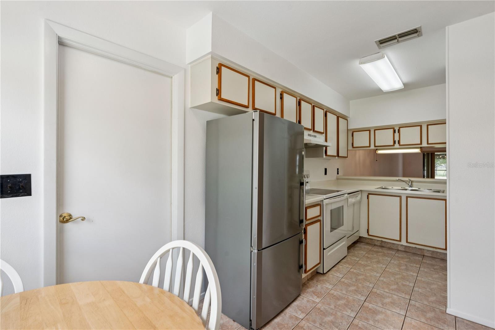 Listing photo id 7 for 11725 Spring Tree Lane