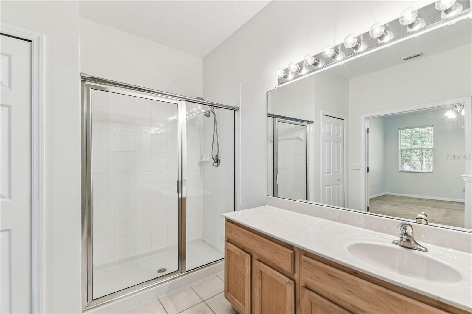 Listing photo id 17 for 9420 Georgian Park Lane 106
