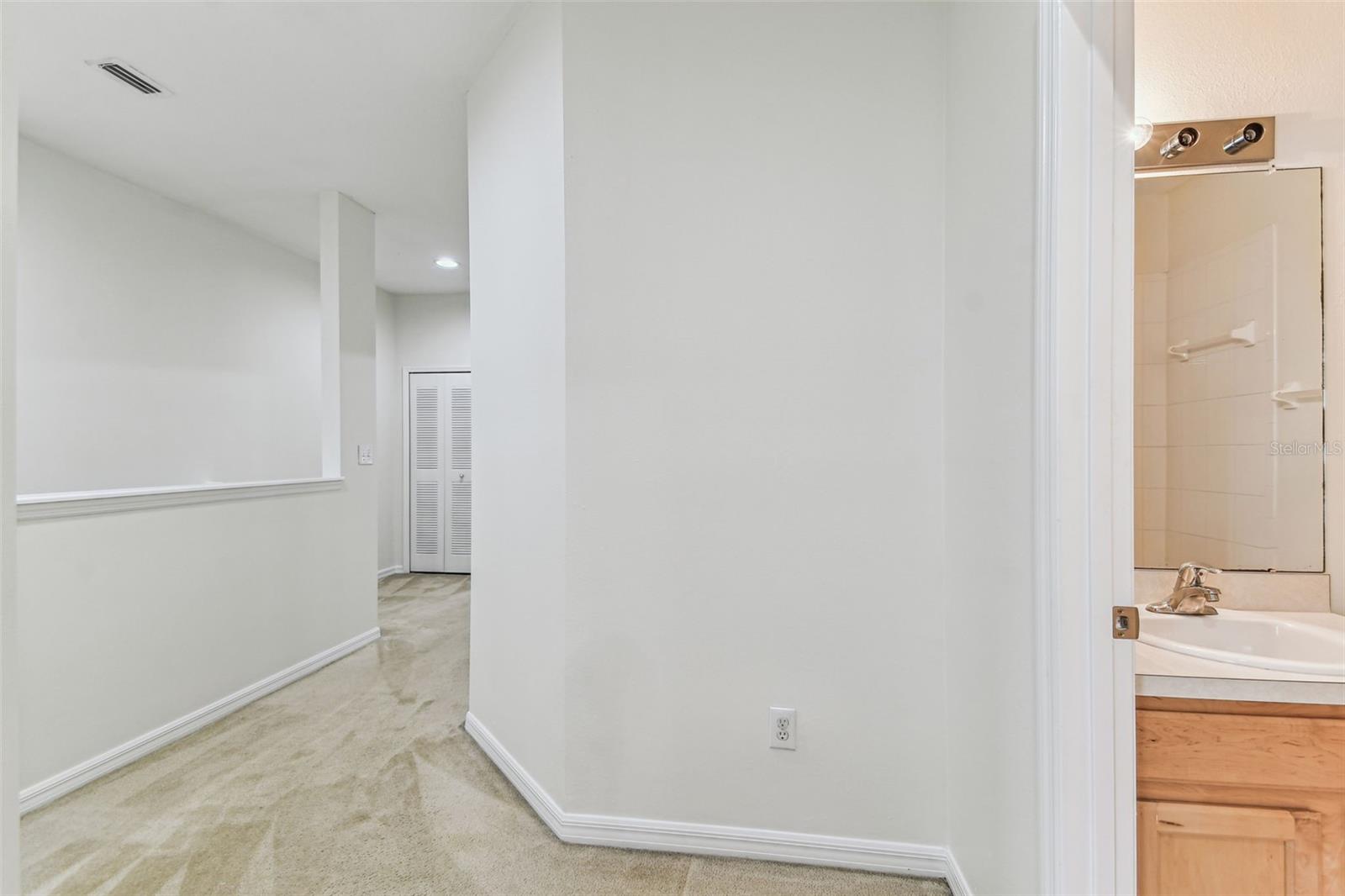Listing photo id 18 for 9420 Georgian Park Lane 106