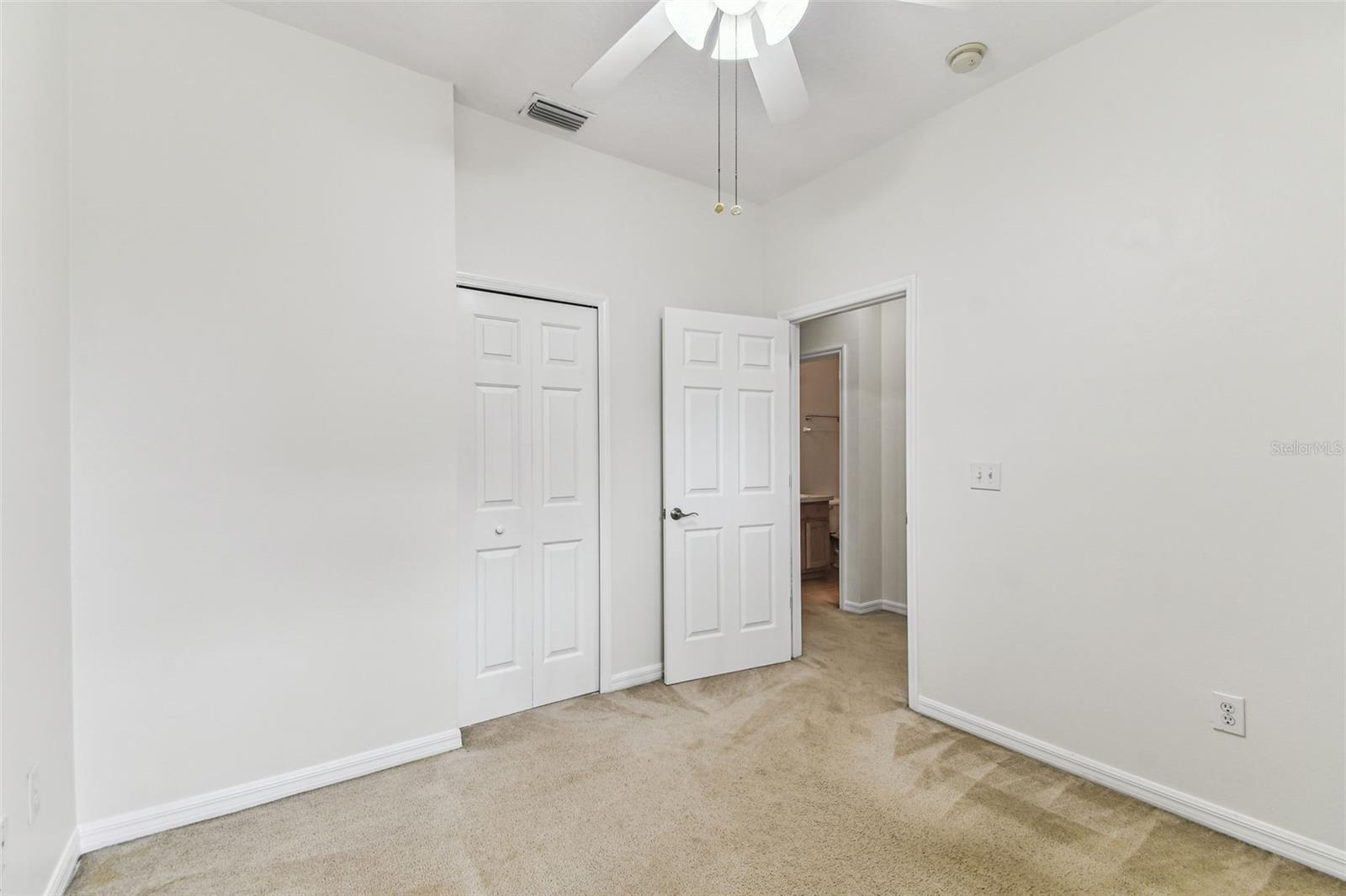Listing photo id 22 for 9420 Georgian Park Lane 106