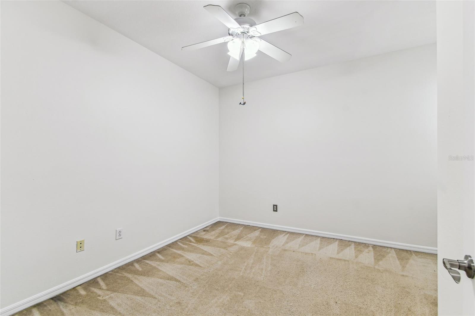 Listing photo id 23 for 9420 Georgian Park Lane 106