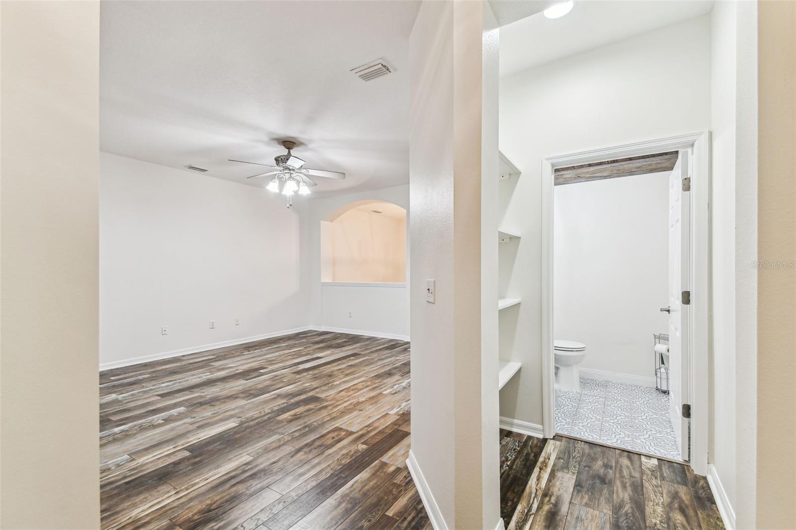 Listing photo id 4 for 9420 Georgian Park Lane 106