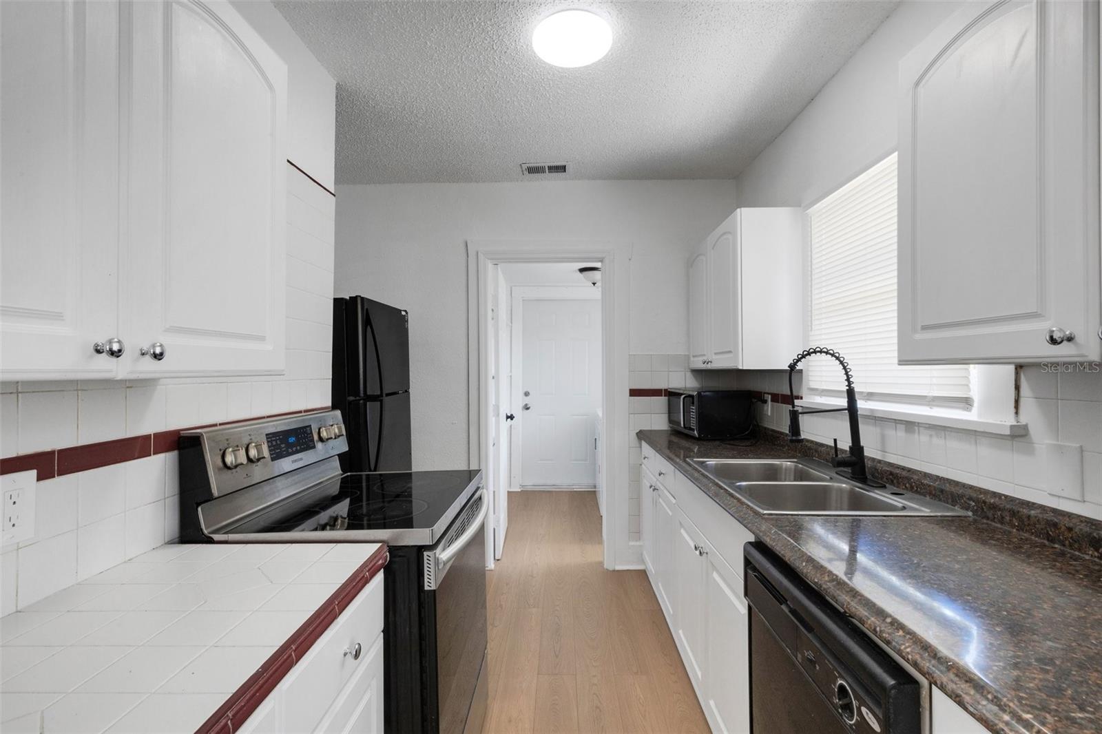 Image 17 of 43 For 835 14th Avenue S