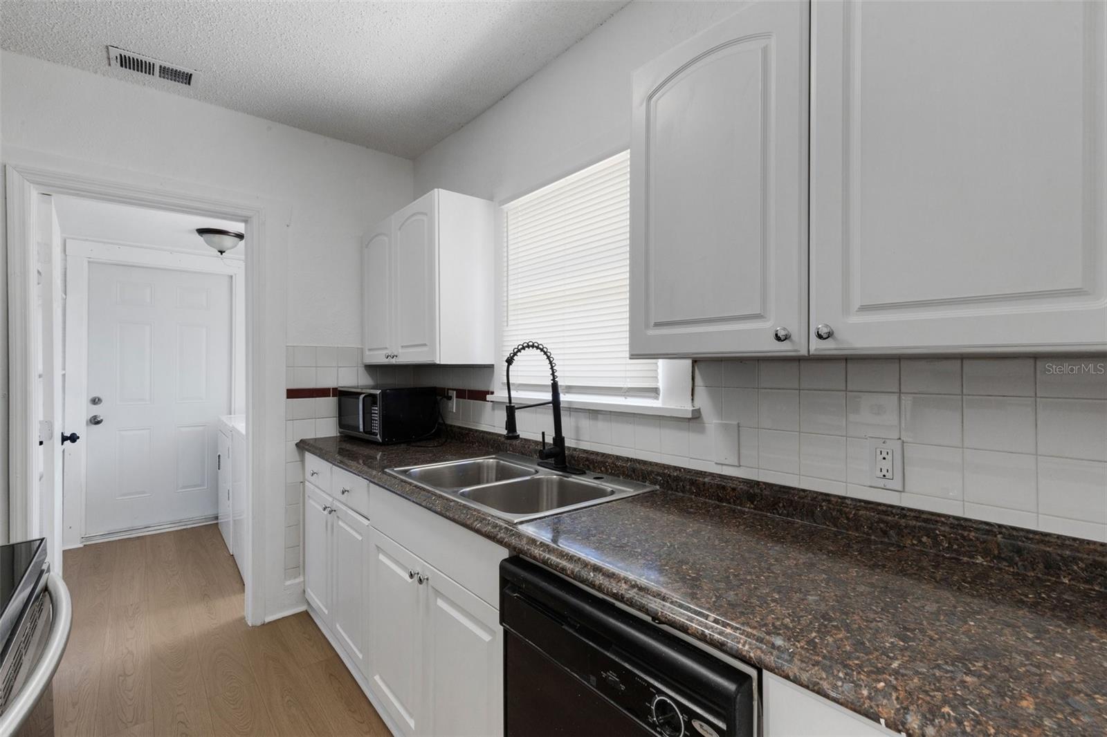 Image 18 of 43 For 835 14th Avenue S