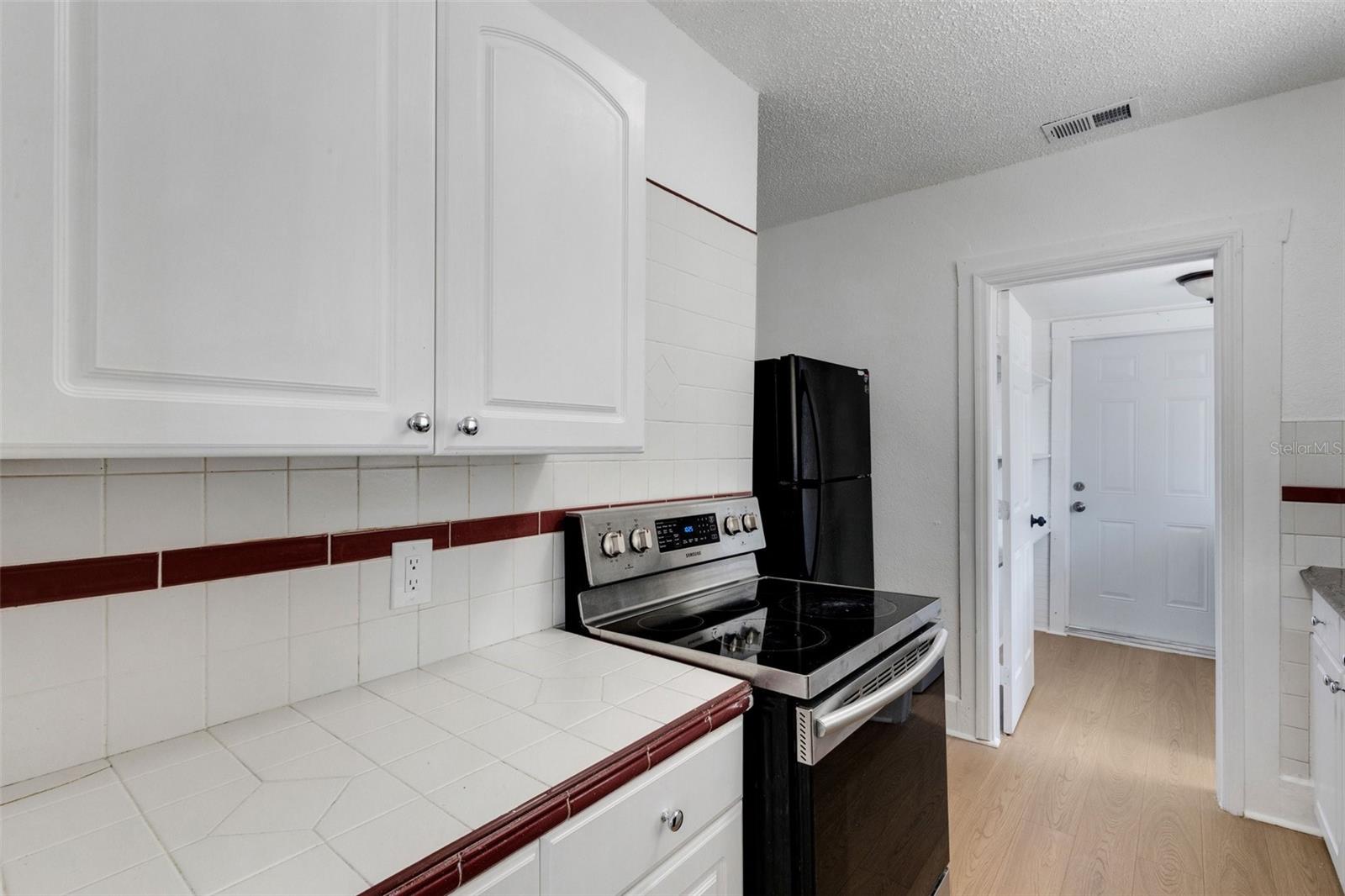 Image 19 of 43 For 835 14th Avenue S