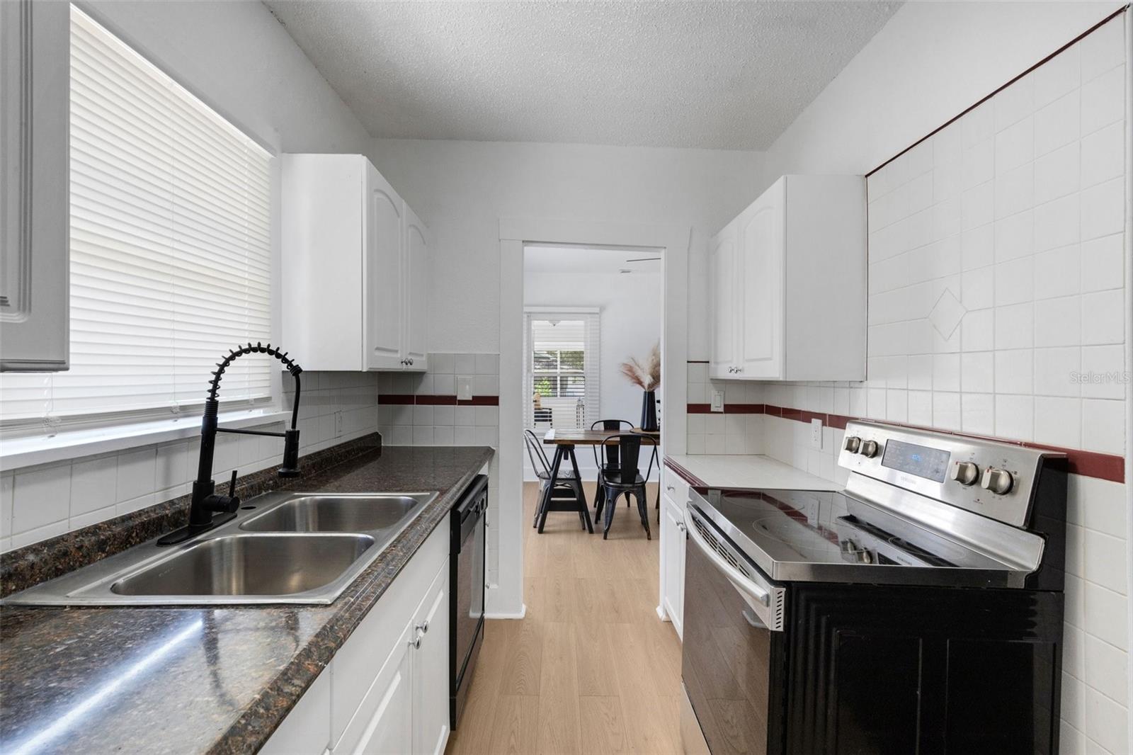 Image 21 of 43 For 835 14th Avenue S