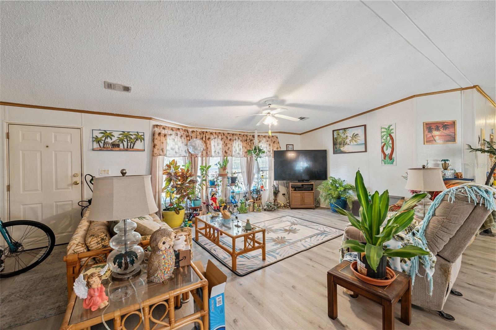 Listing photo id 2 for 9850 Appaloosa Avenue