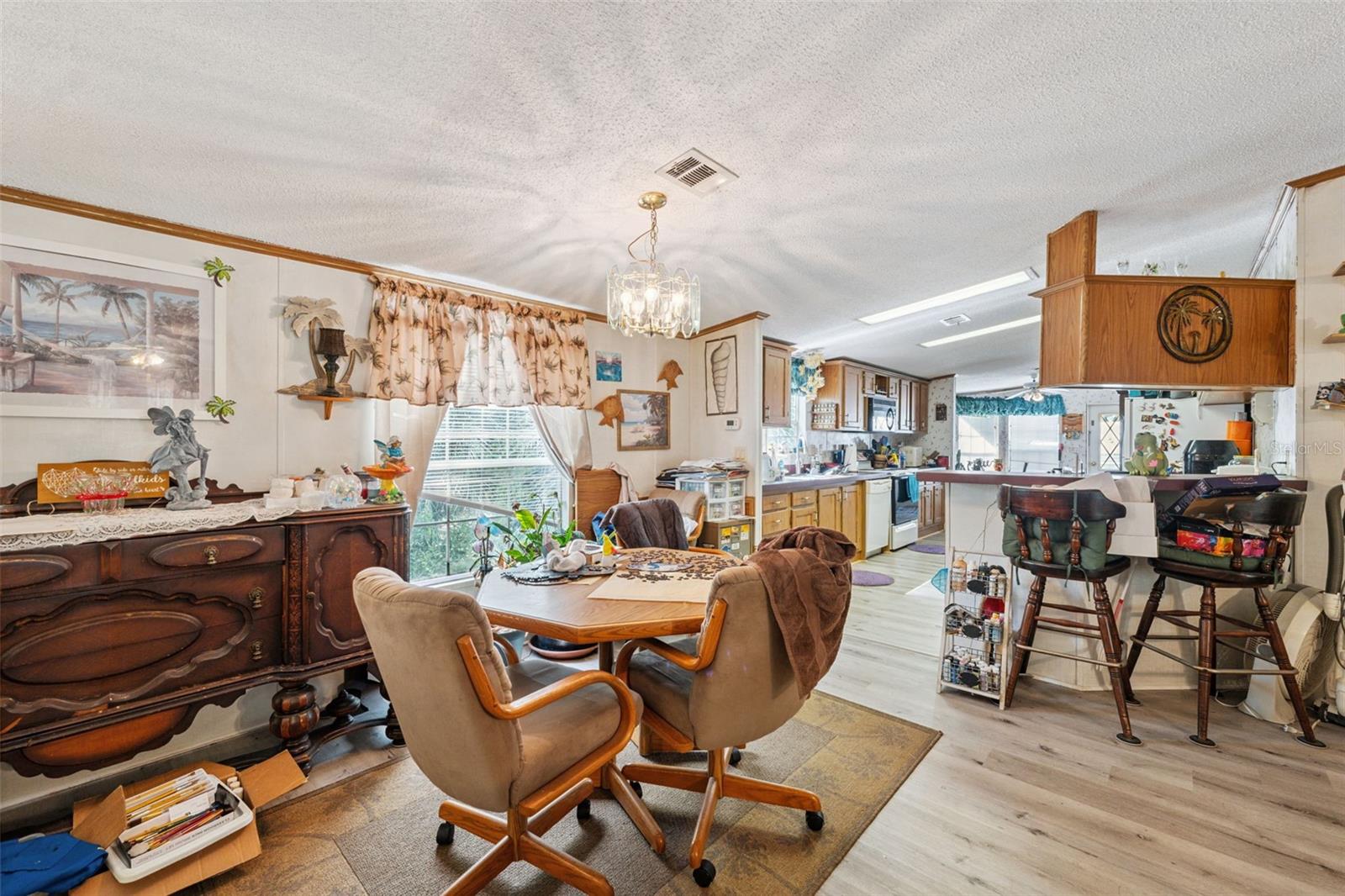 Listing photo id 4 for 9850 Appaloosa Avenue