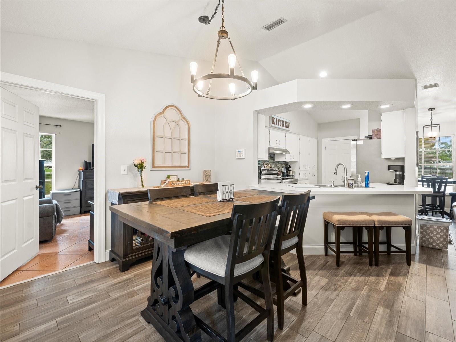 Listing photo id 10 for 14185 Barlington Street