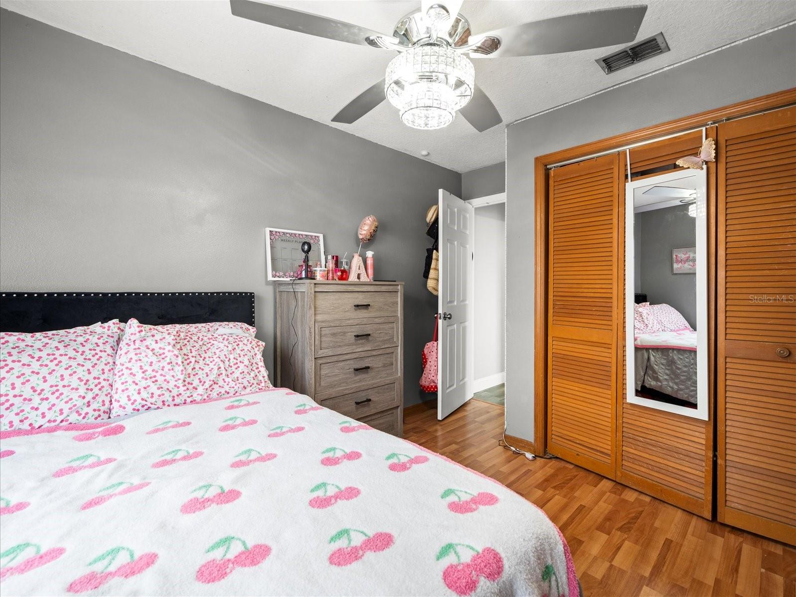 Listing photo id 12 for 14185 Barlington Street