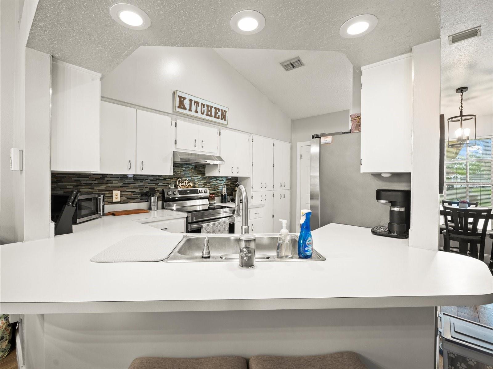 Listing photo id 13 for 14185 Barlington Street