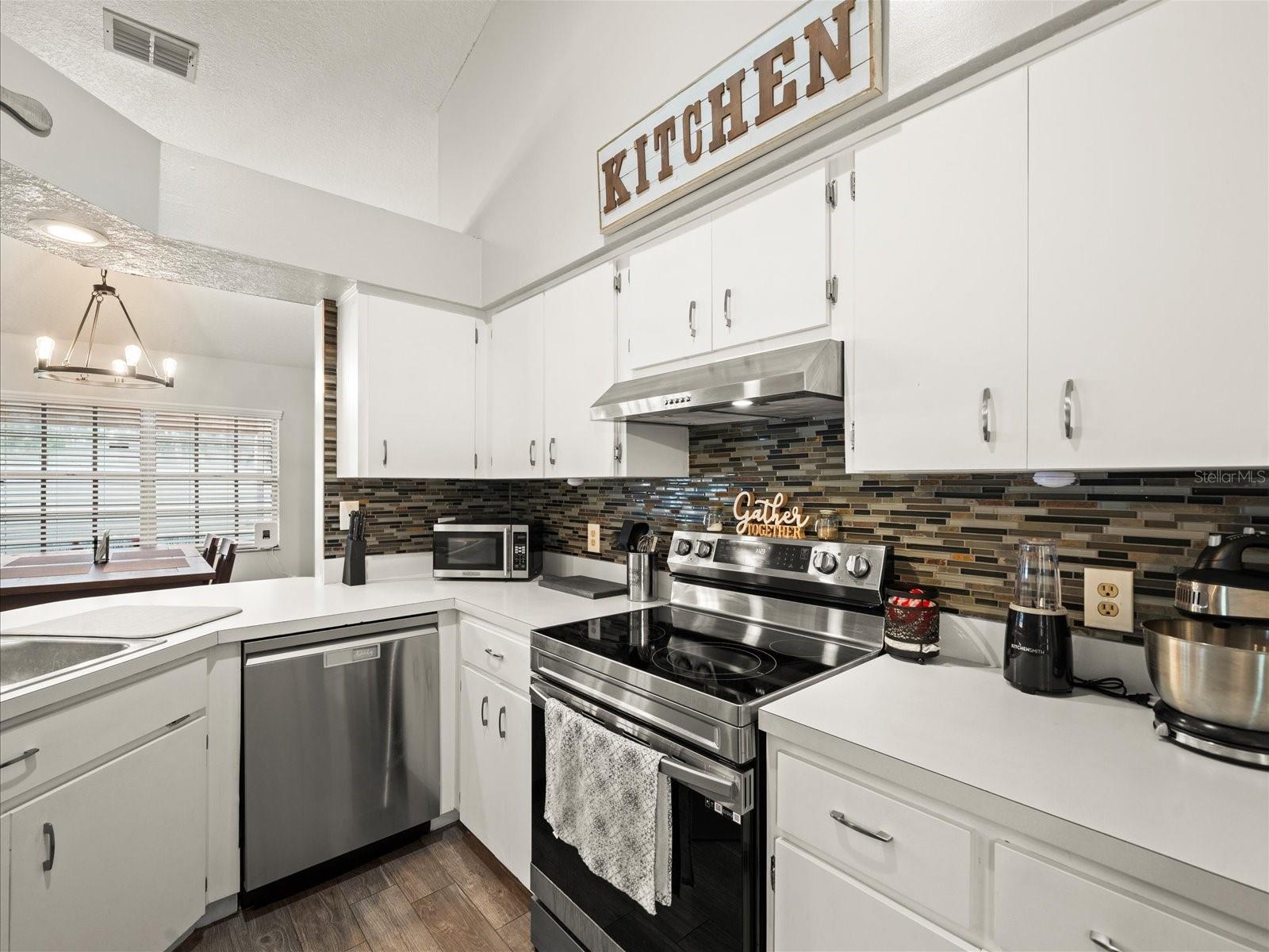Listing photo id 15 for 14185 Barlington Street