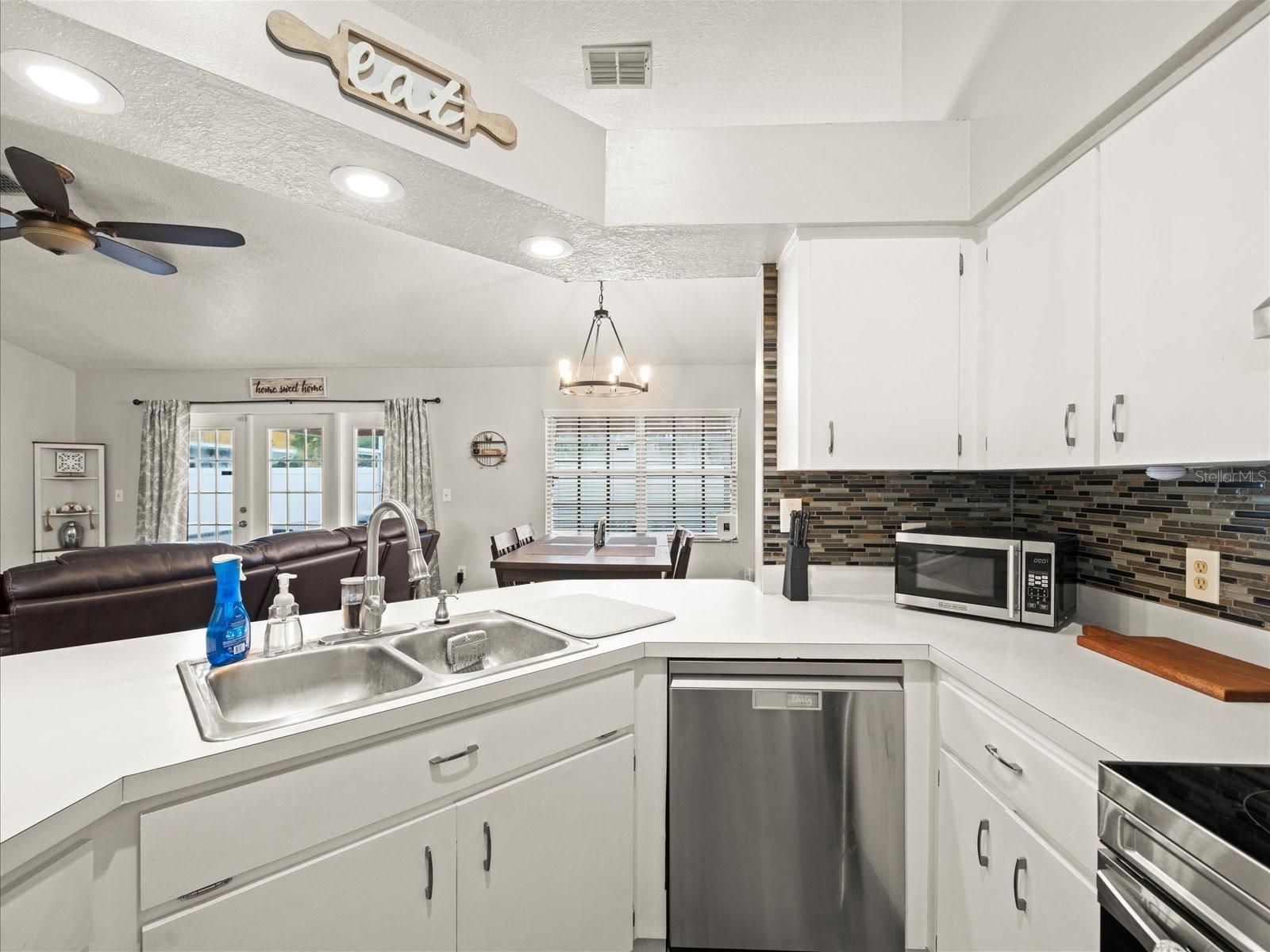 Listing photo id 16 for 14185 Barlington Street