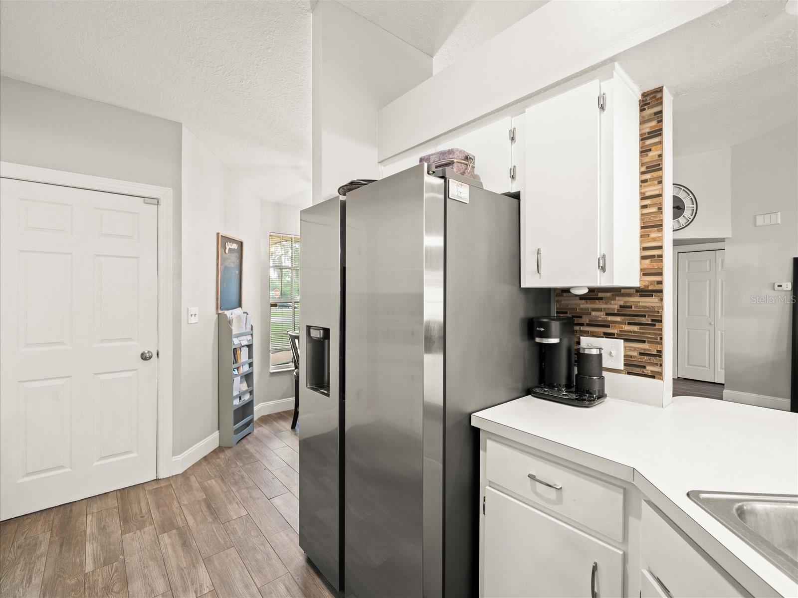 Listing photo id 18 for 14185 Barlington Street
