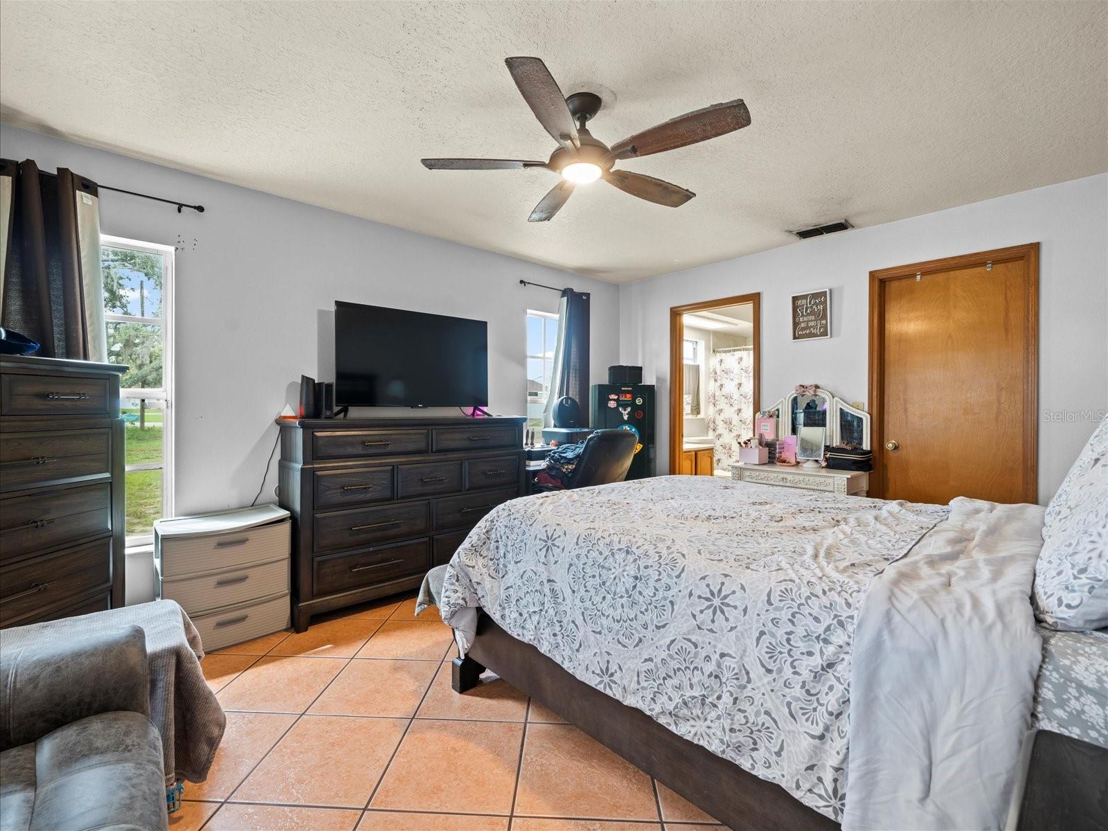Listing photo id 21 for 14185 Barlington Street
