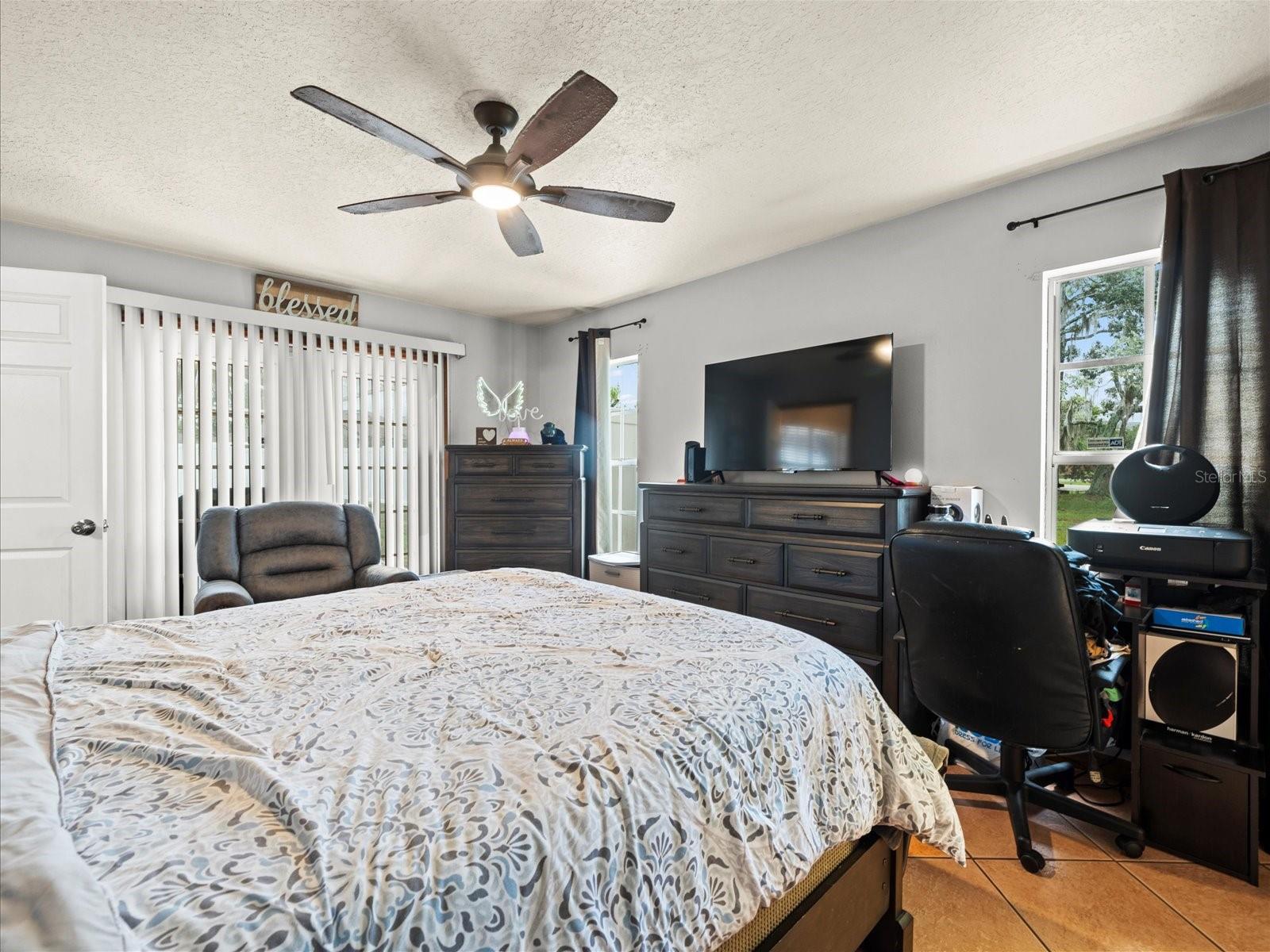 Listing photo id 23 for 14185 Barlington Street