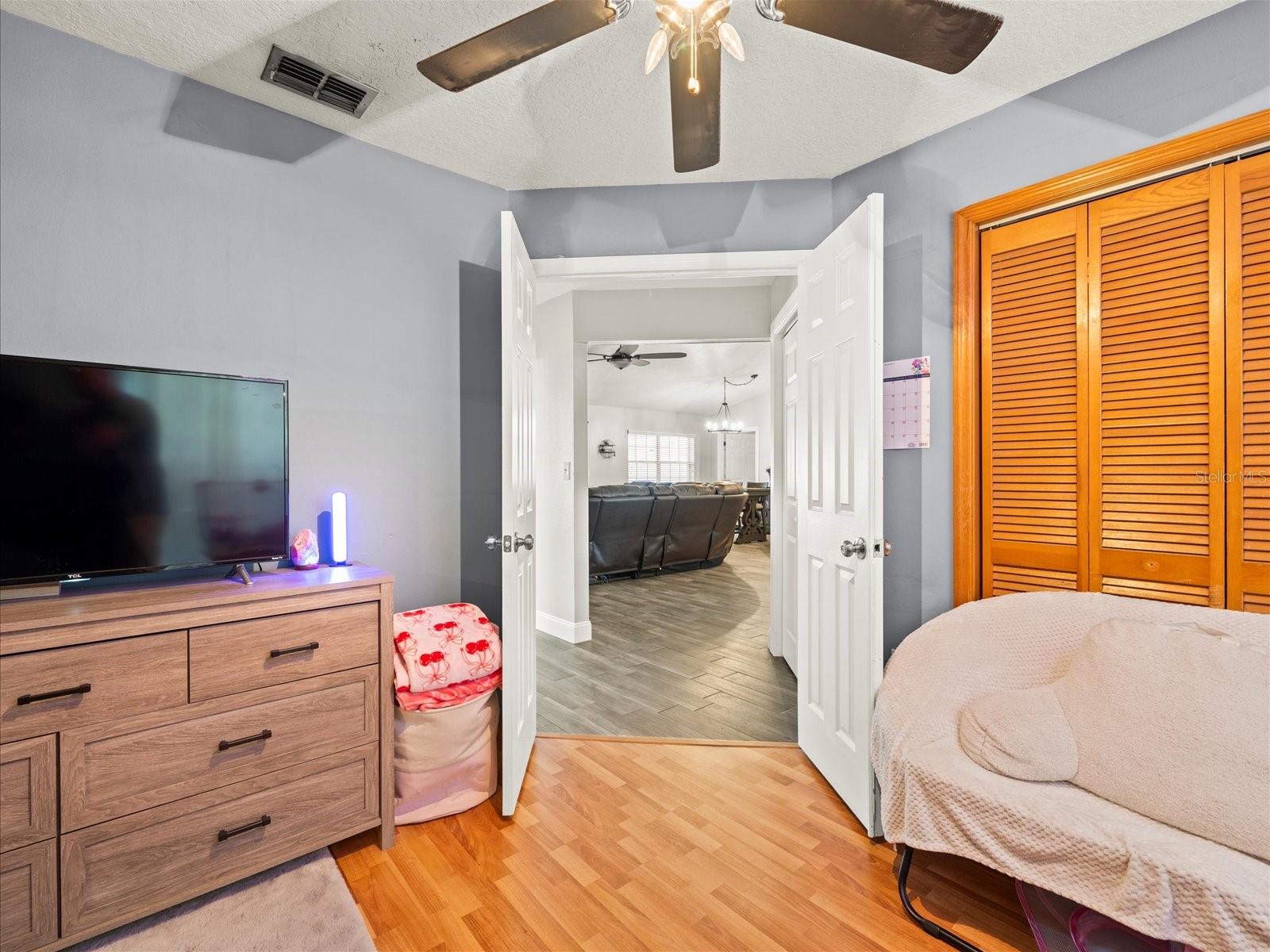 Listing photo id 26 for 14185 Barlington Street
