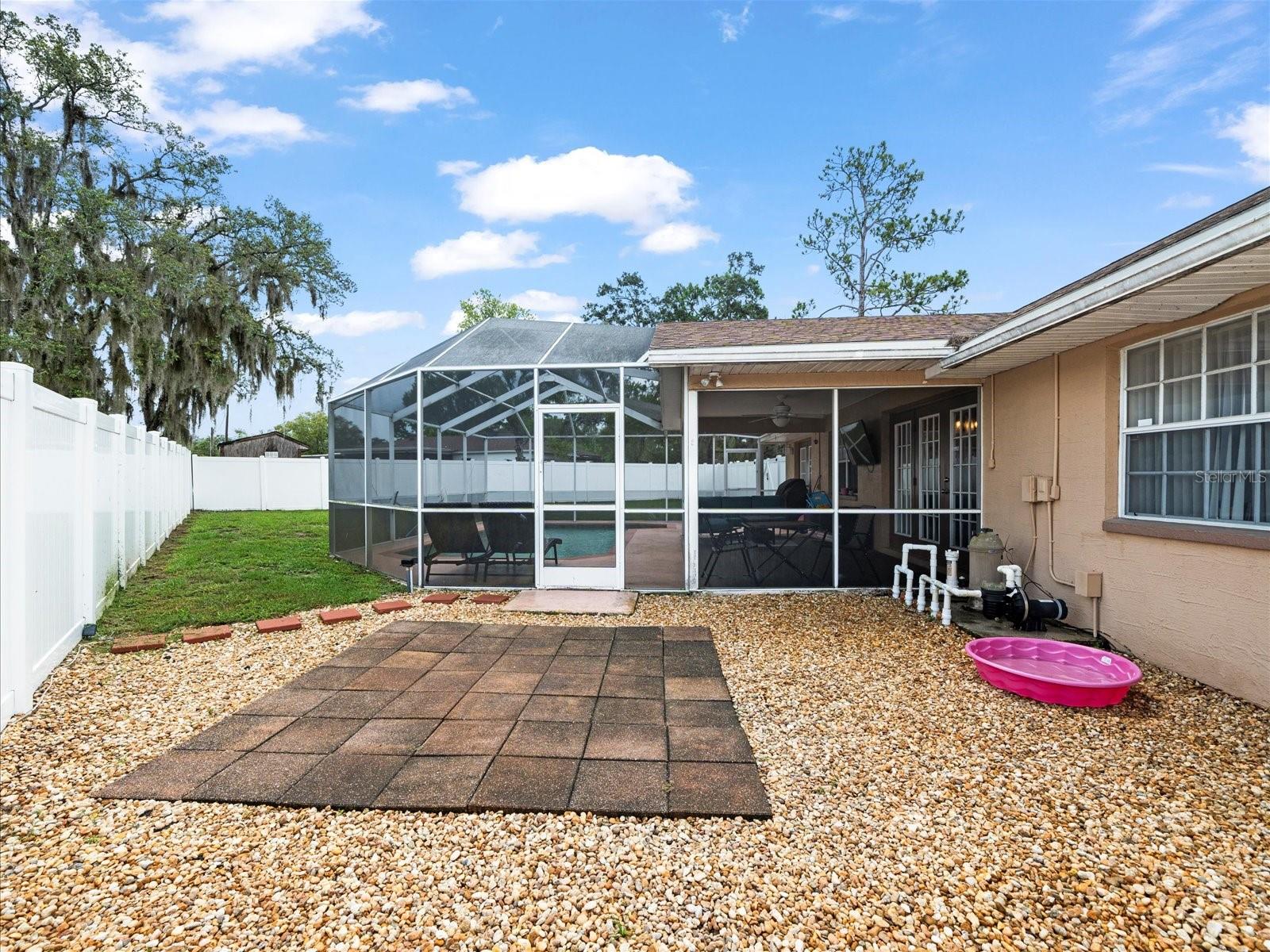 Listing photo id 34 for 14185 Barlington Street