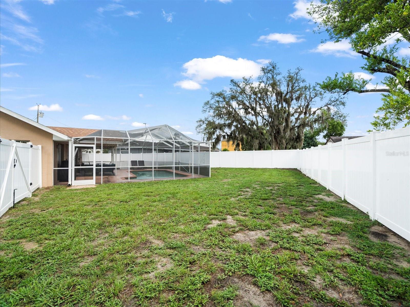 Listing photo id 35 for 14185 Barlington Street