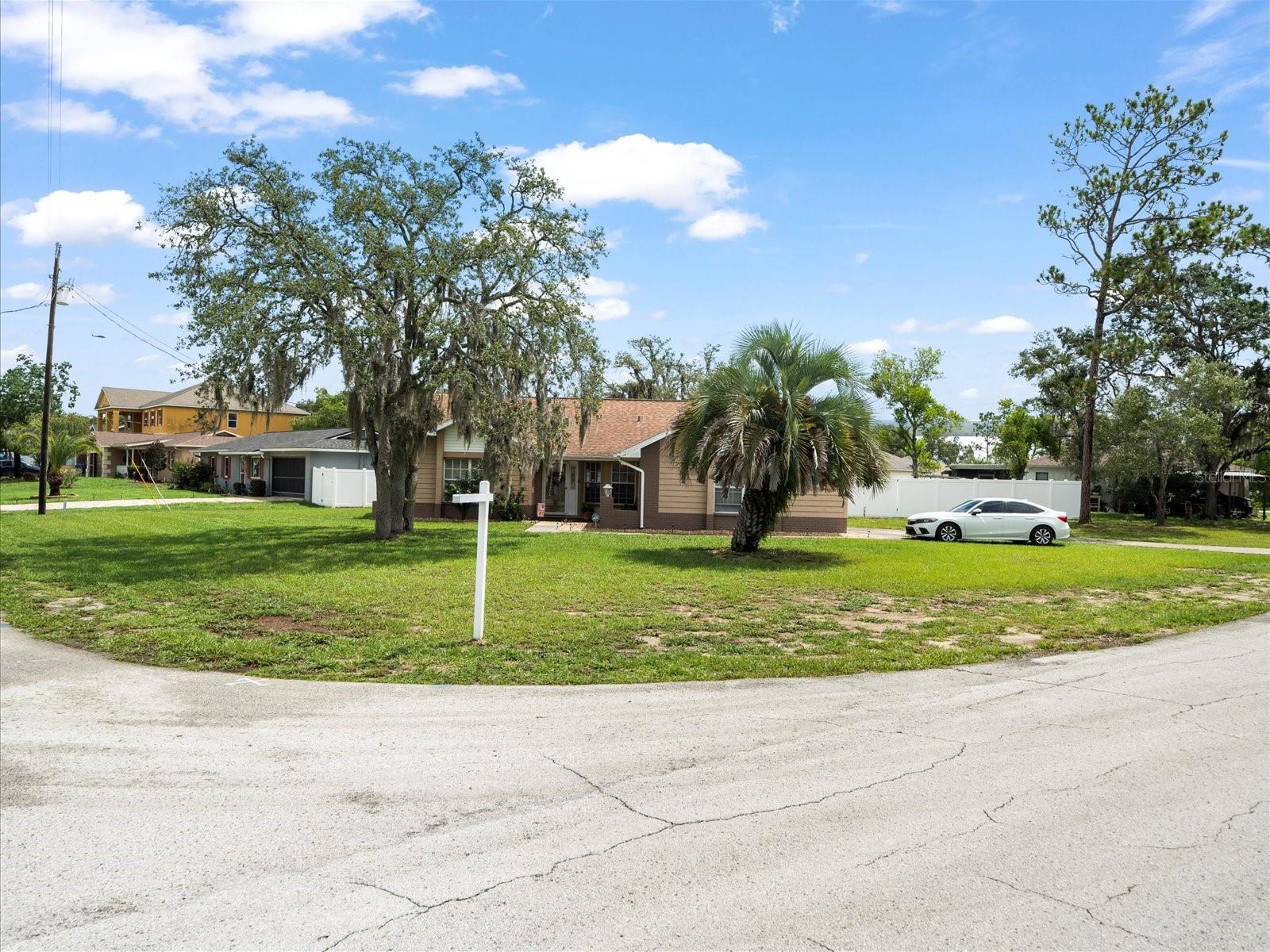 Listing photo id 36 for 14185 Barlington Street
