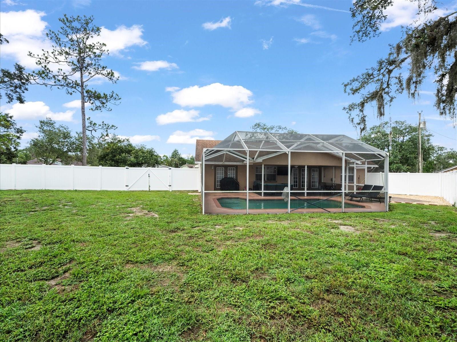 Listing photo id 2 for 14185 Barlington Street