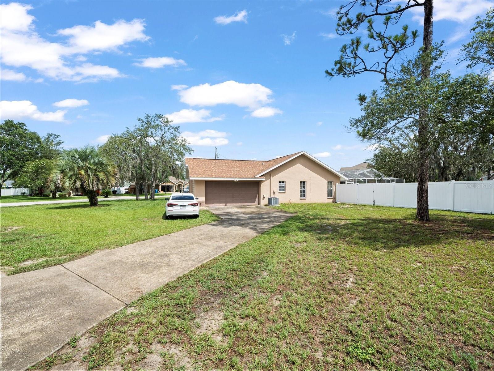Listing photo id 38 for 14185 Barlington Street