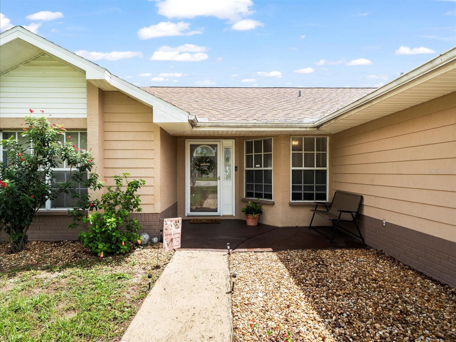 Listing photo id 3 for 14185 Barlington Street