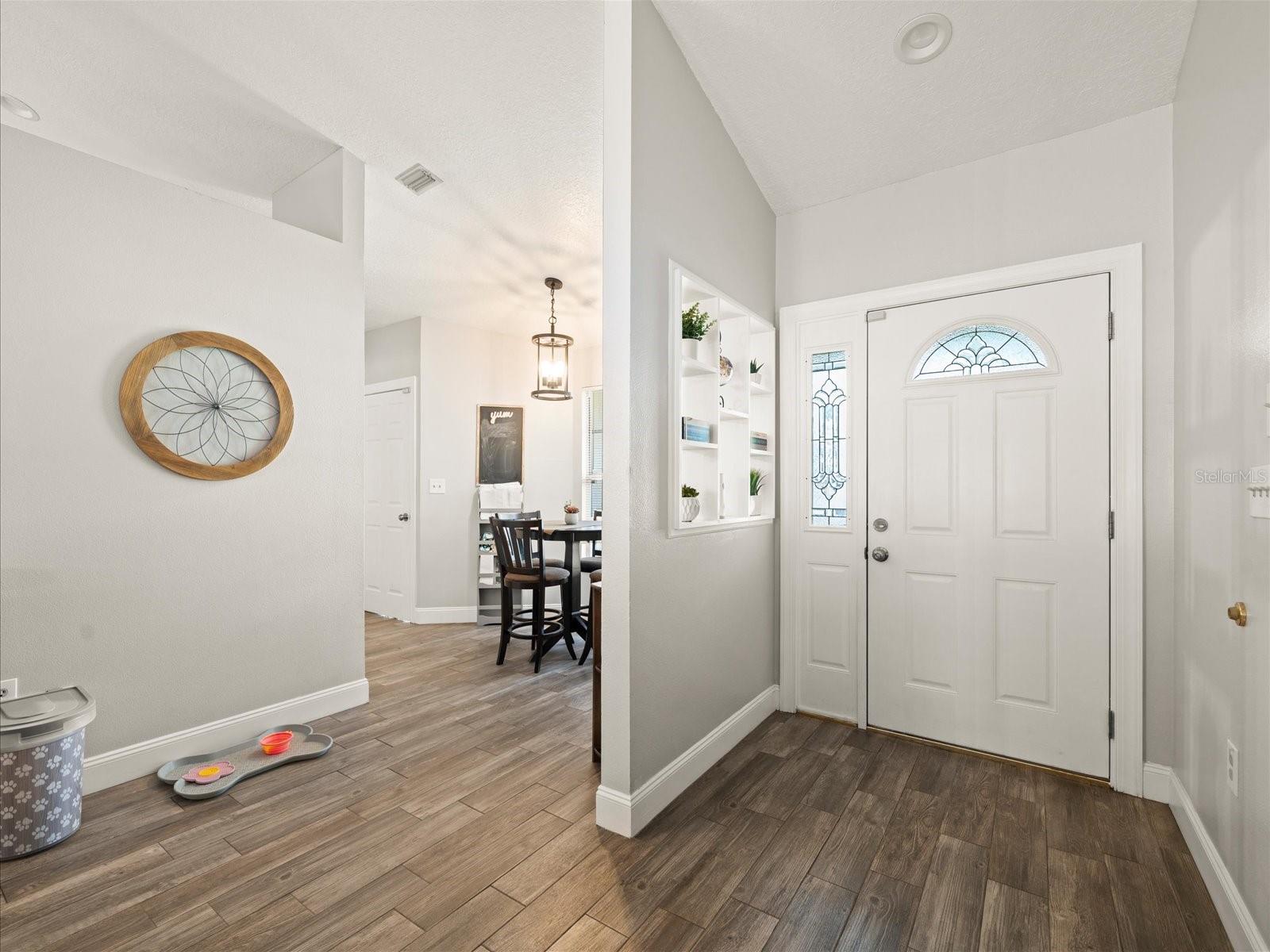 Listing photo id 4 for 14185 Barlington Street
