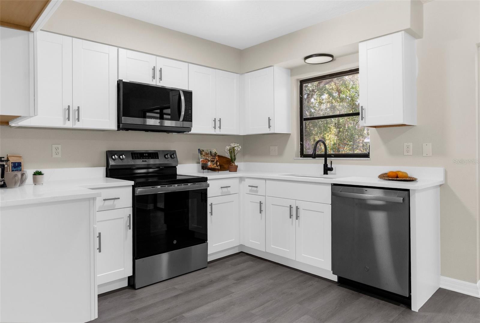 Image 3 of 25 For 5215 Azalea Circle