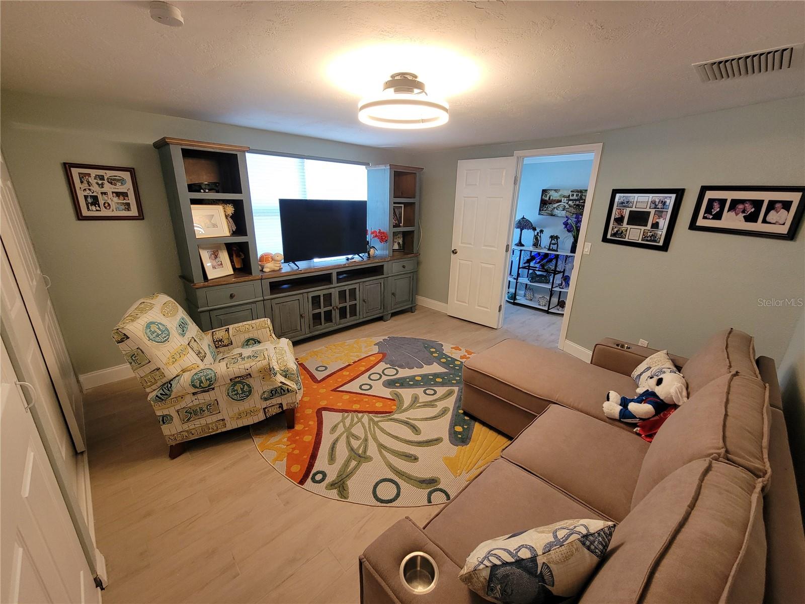 Image 18 of 31 For 6737 Clark Street