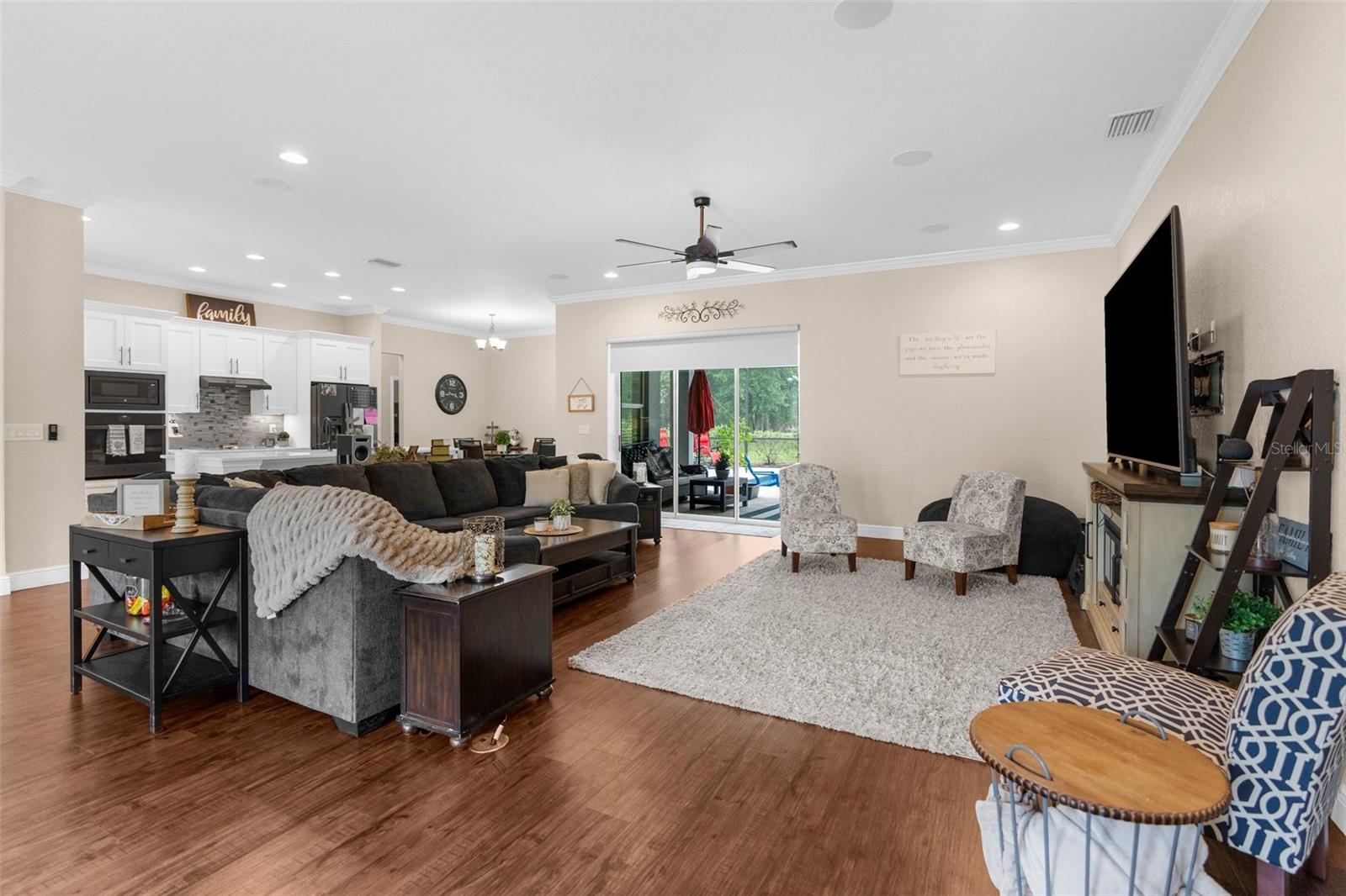 Image 16 of 54 For 2111 Maximilian Avenue