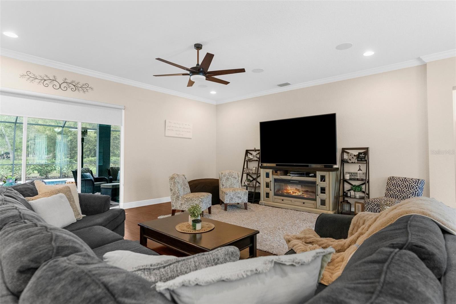 Image 18 of 54 For 2111 Maximilian Avenue