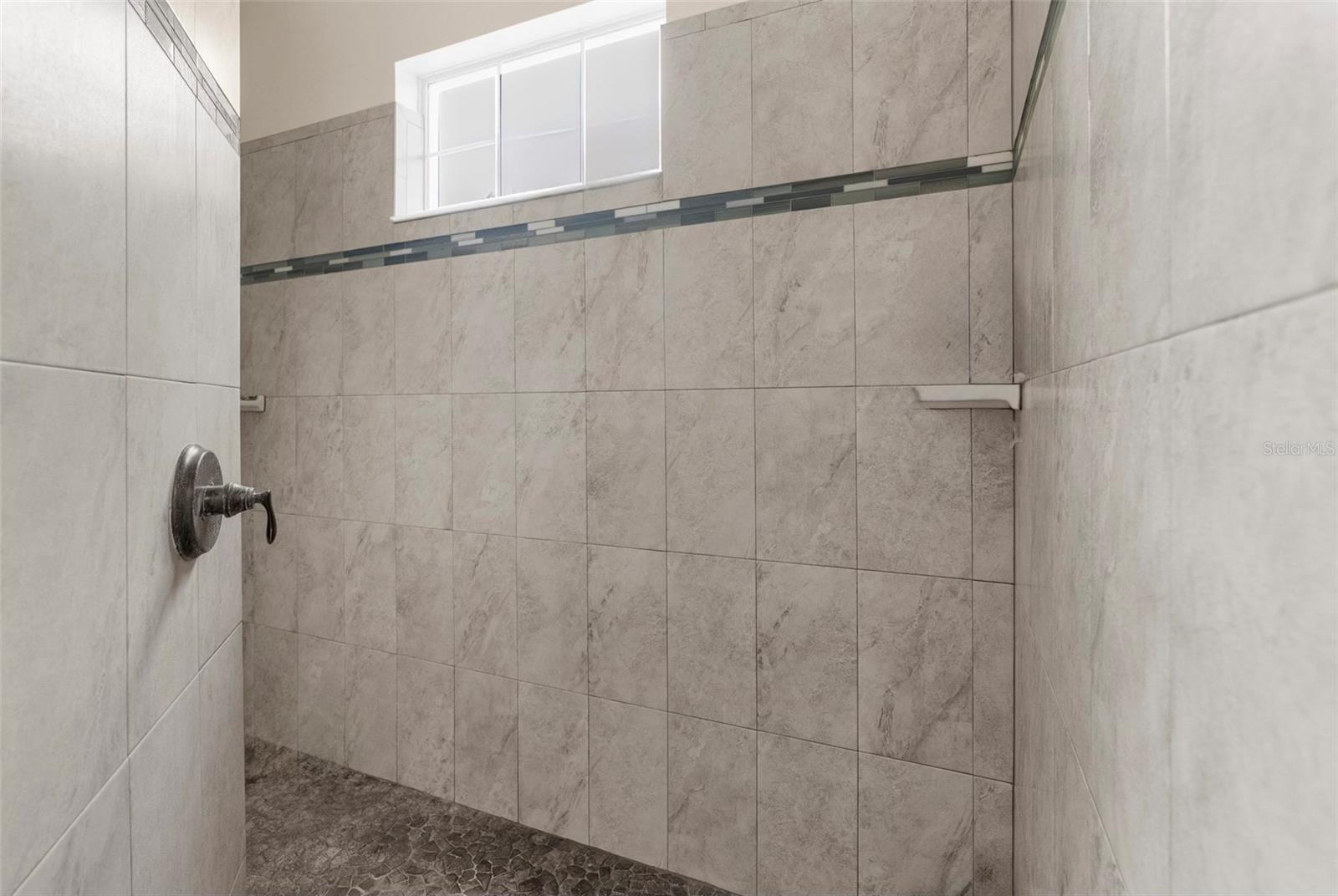 Image 36 of 54 For 2111 Maximilian Avenue