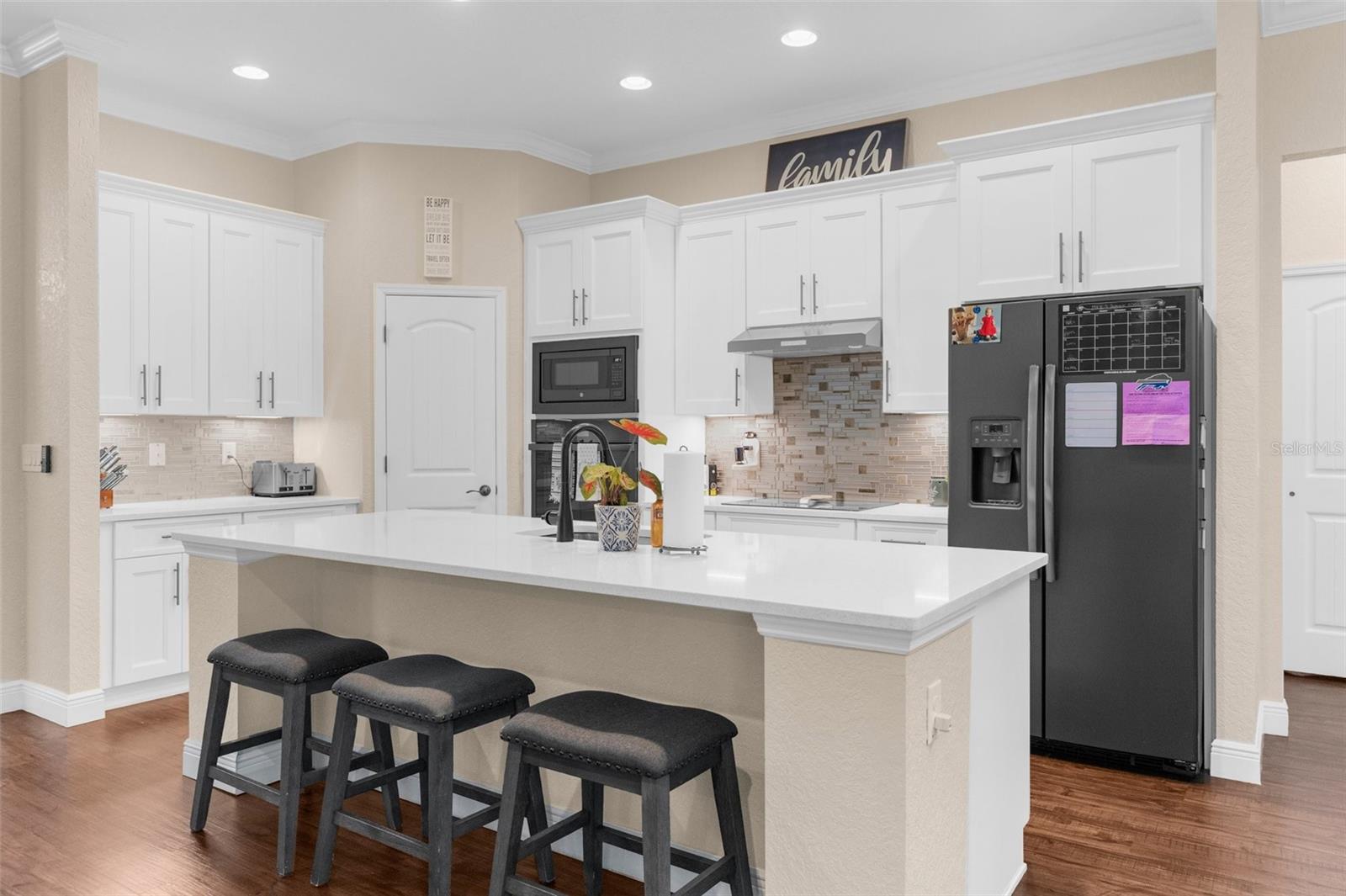 Image 4 of 54 For 2111 Maximilian Avenue