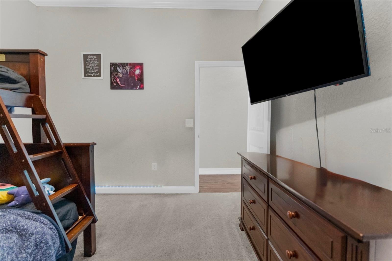 Image 40 of 54 For 2111 Maximilian Avenue