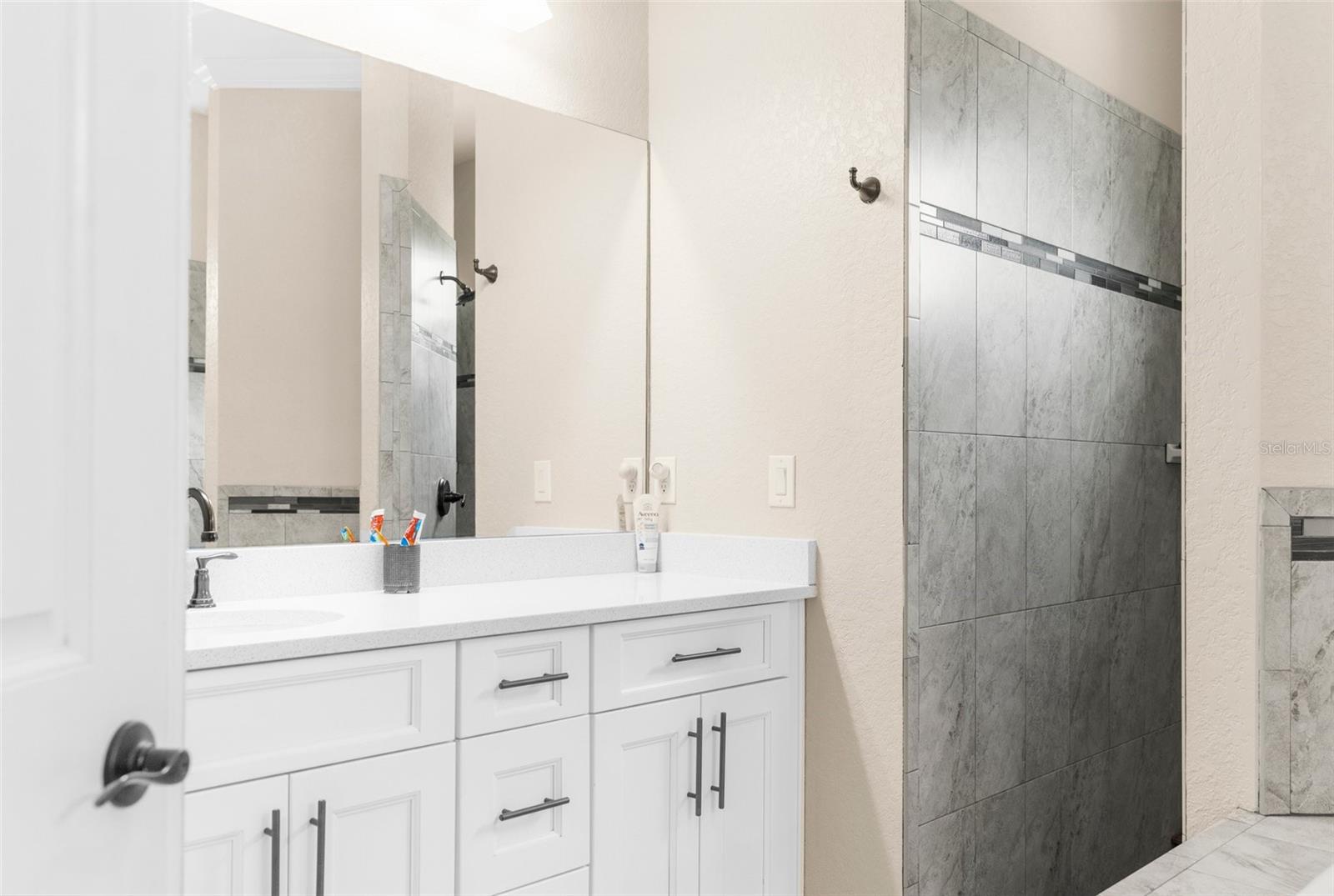 Image 41 of 54 For 2111 Maximilian Avenue