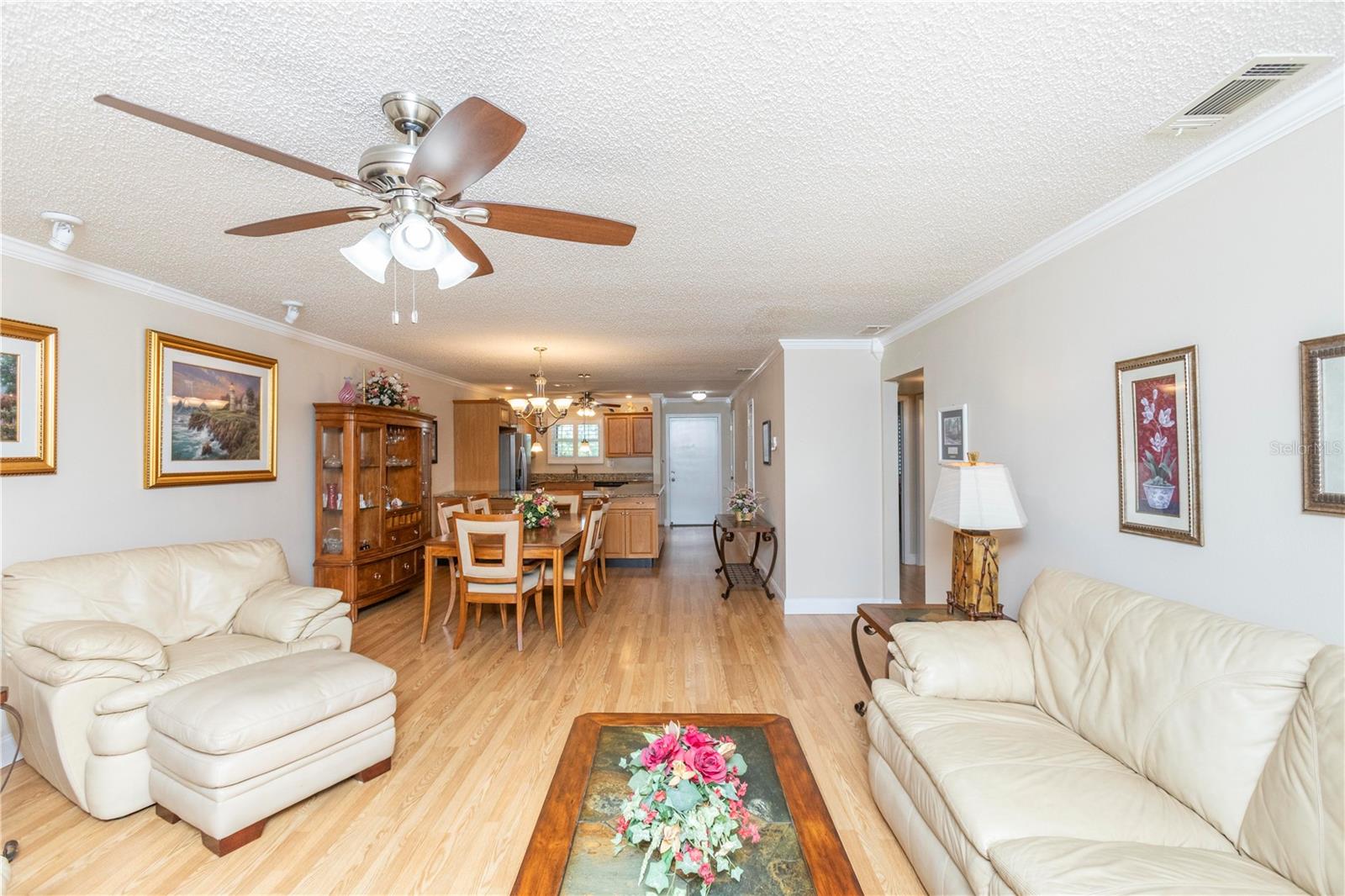 Listing photo id 11 for 4452 Garnet Drive 302