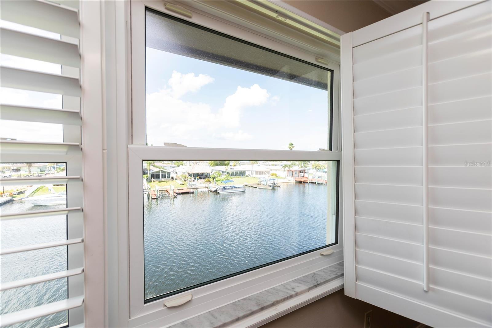 Listing photo id 13 for 4452 Garnet Drive 302