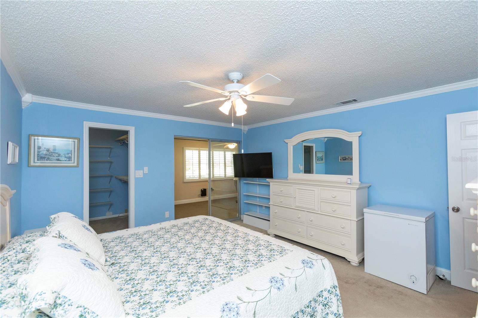 Listing photo id 15 for 4452 Garnet Drive 302