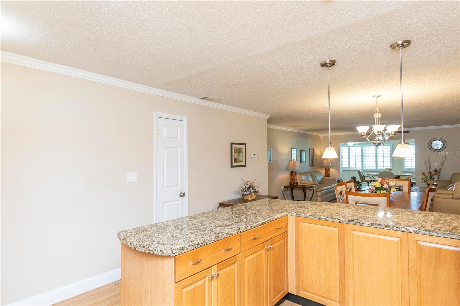 Listing photo id 3 for 4452 Garnet Drive 302