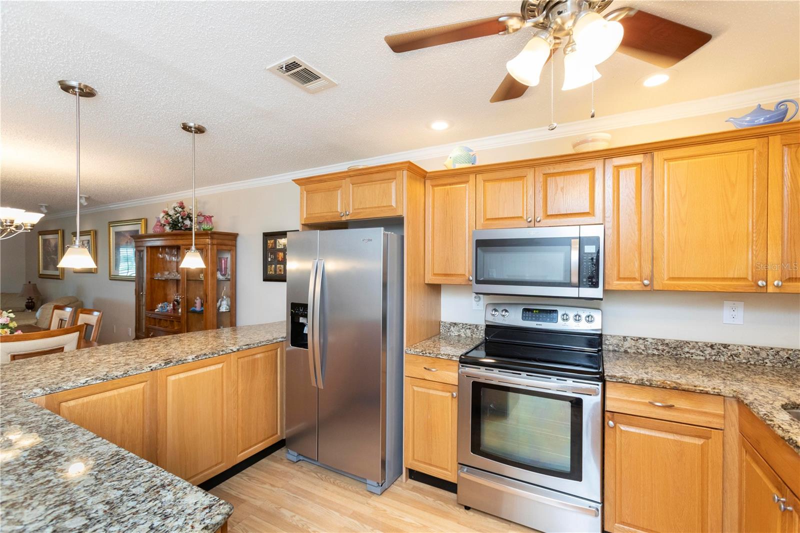 Listing photo id 4 for 4452 Garnet Drive 302