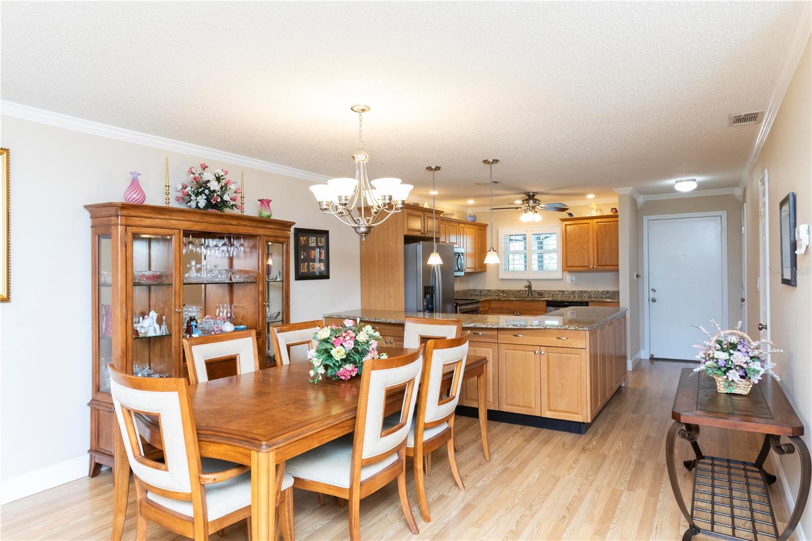 Listing photo id 7 for 4452 Garnet Drive 302