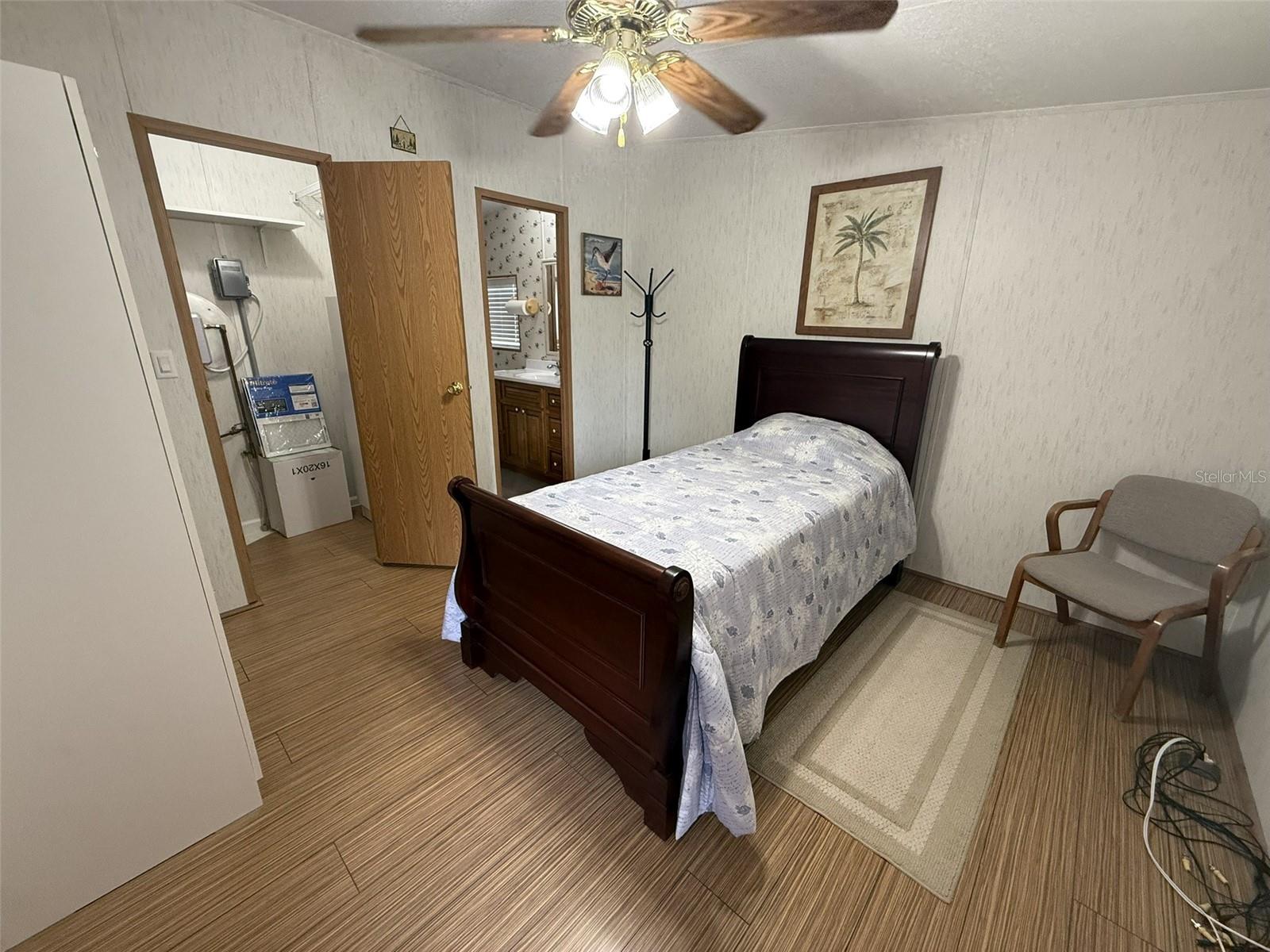 Image 17 of 39 For 10654 Holgate Street