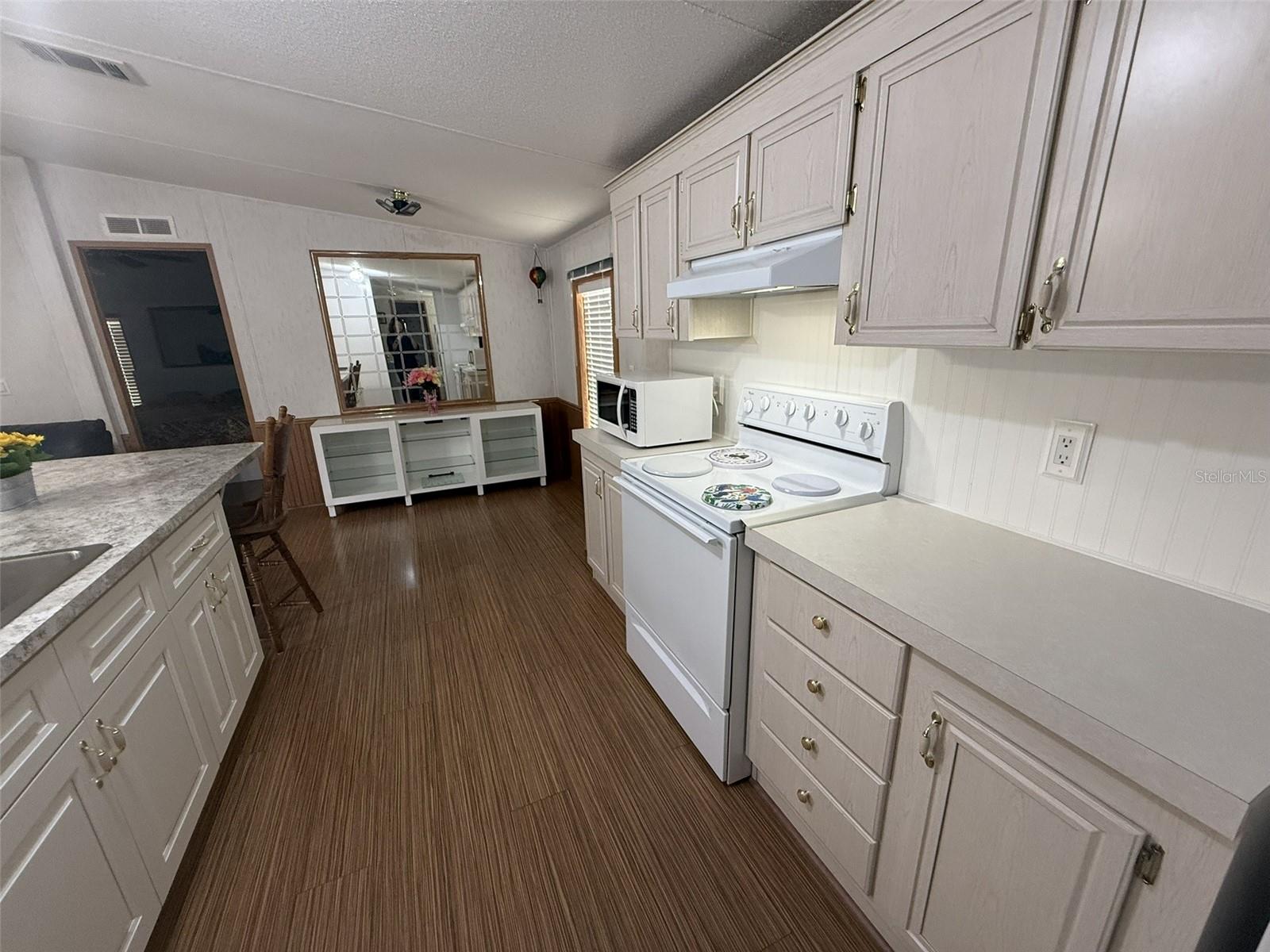 Image 7 of 39 For 10654 Holgate Street