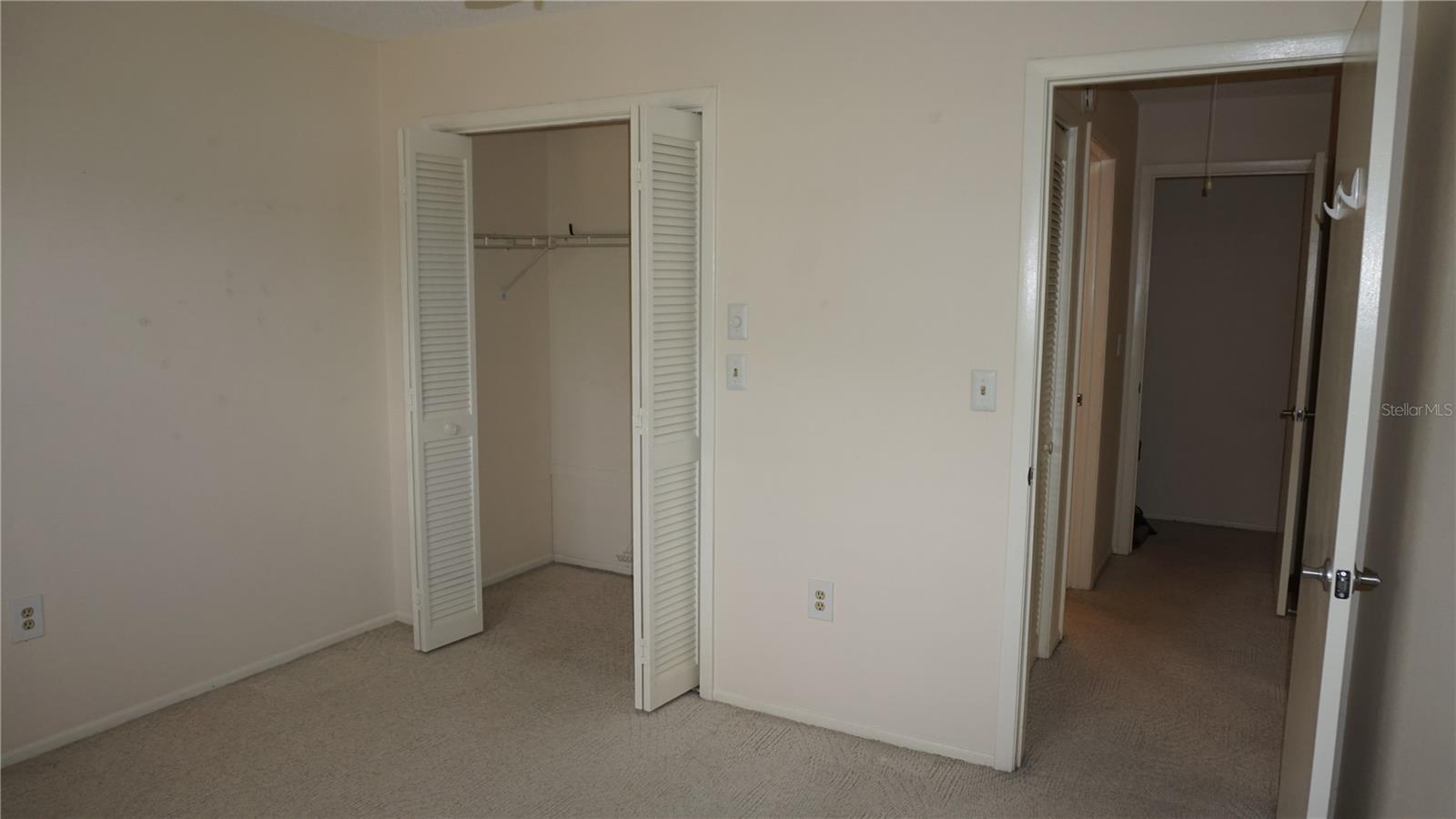 Listing photo id 17 for 12371 Dearborn Drive 0