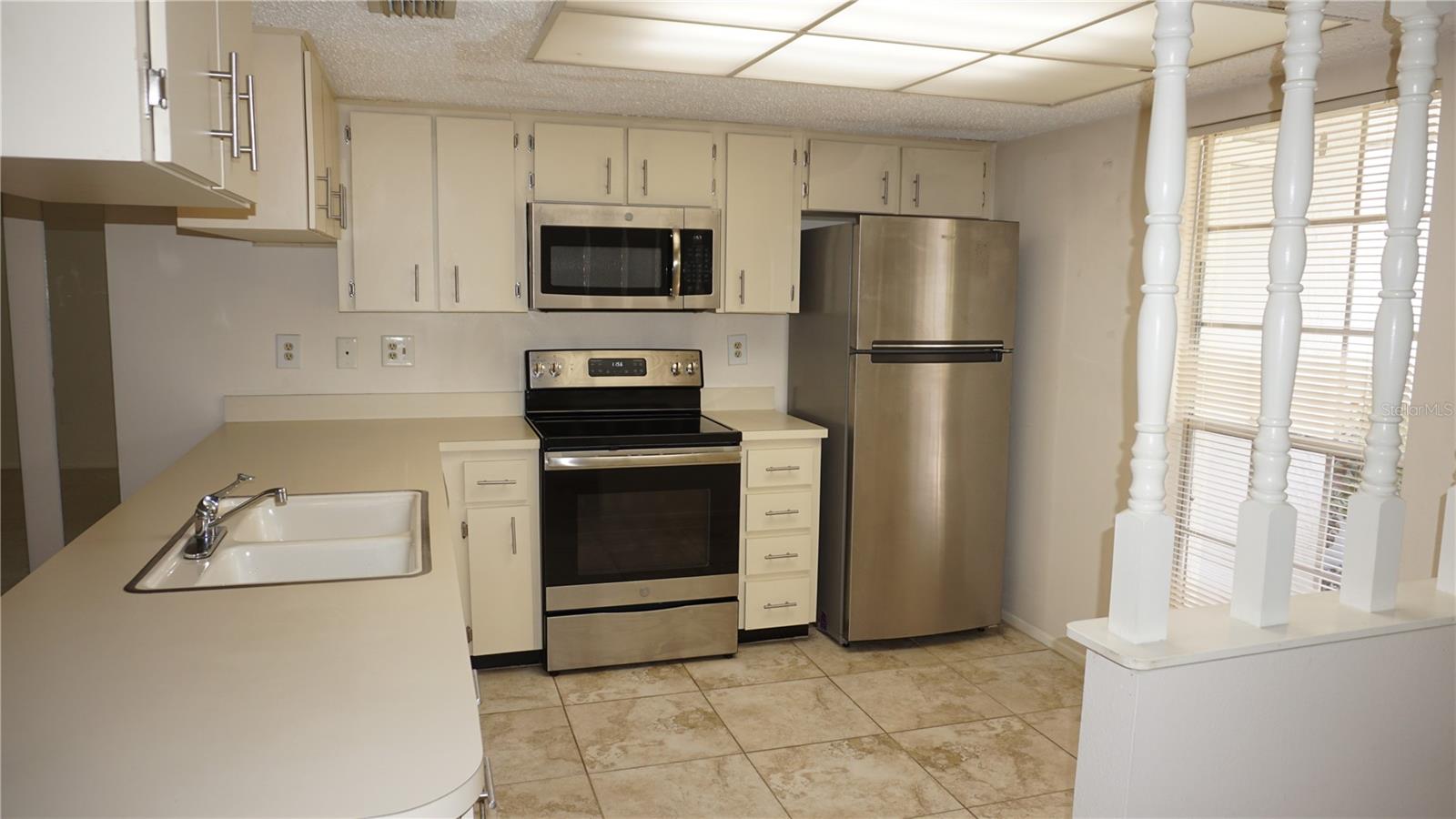 Listing photo id 0 for 12371 Dearborn Drive 0